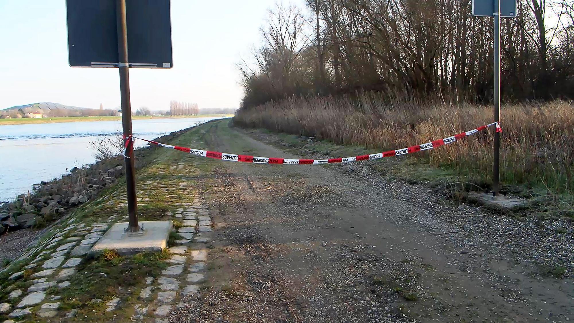 Am Rheindamm wurde die Leiche einer Frau gefunden. Daraufhin hat die Polizei die Sonderkommission «Rampe» eingerichtet. (zu dpa: «Tod von zwei Ukrainerinnen: Staatsanwalt erhebt Mord-Anklage») +++ dpa-Bildfunk +++