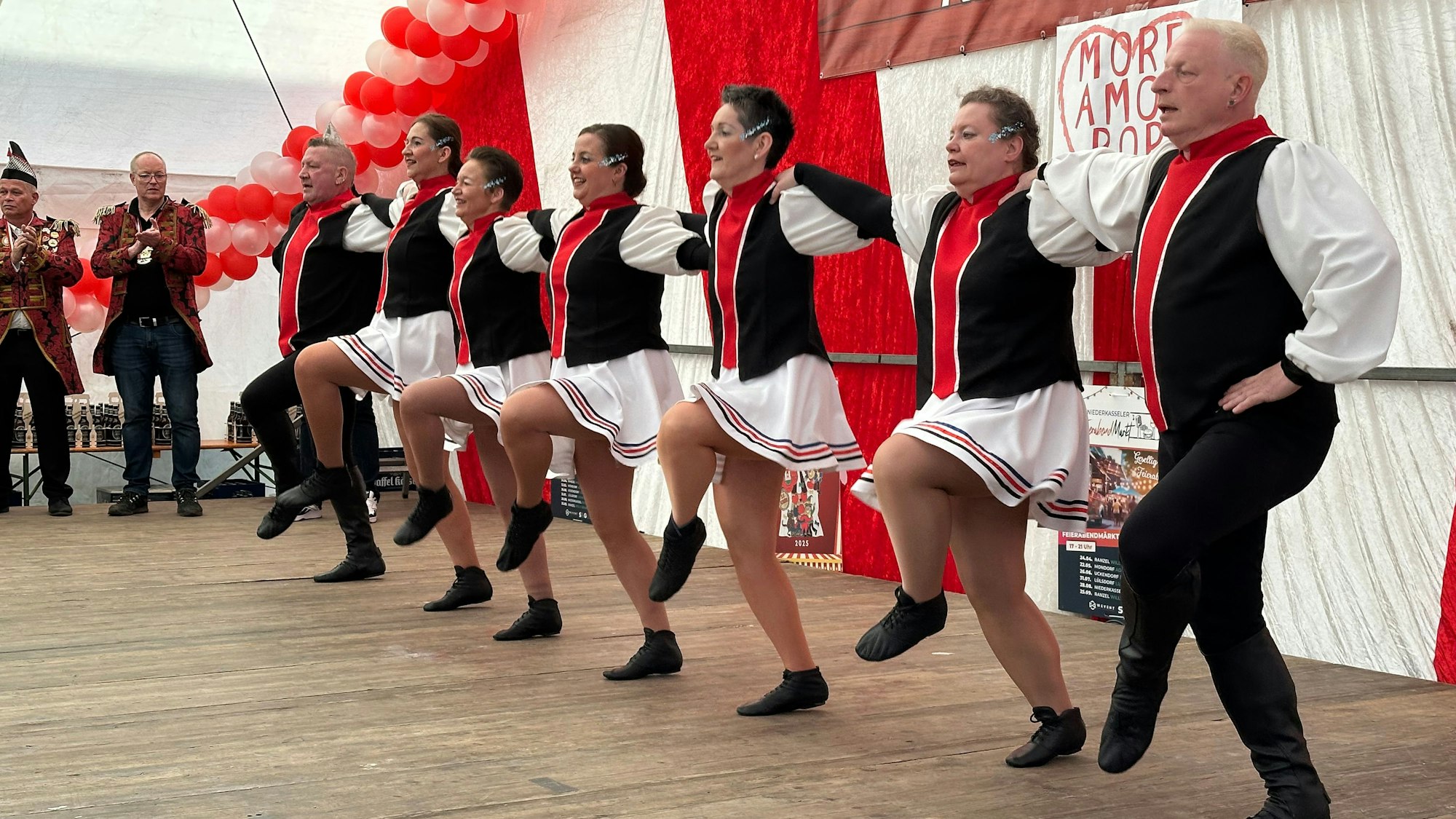 Die Truppe von „De Lack is aff“ bewies, dass Gardetanz keine Frage des Alters ist.
