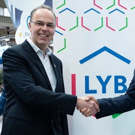 LYB Wesseling und Thyssengas vereinbaren den Anschluss an das Wasserstoffnetz: Wilfried Klein und Dr. Thomas Gößmann (v.l.)