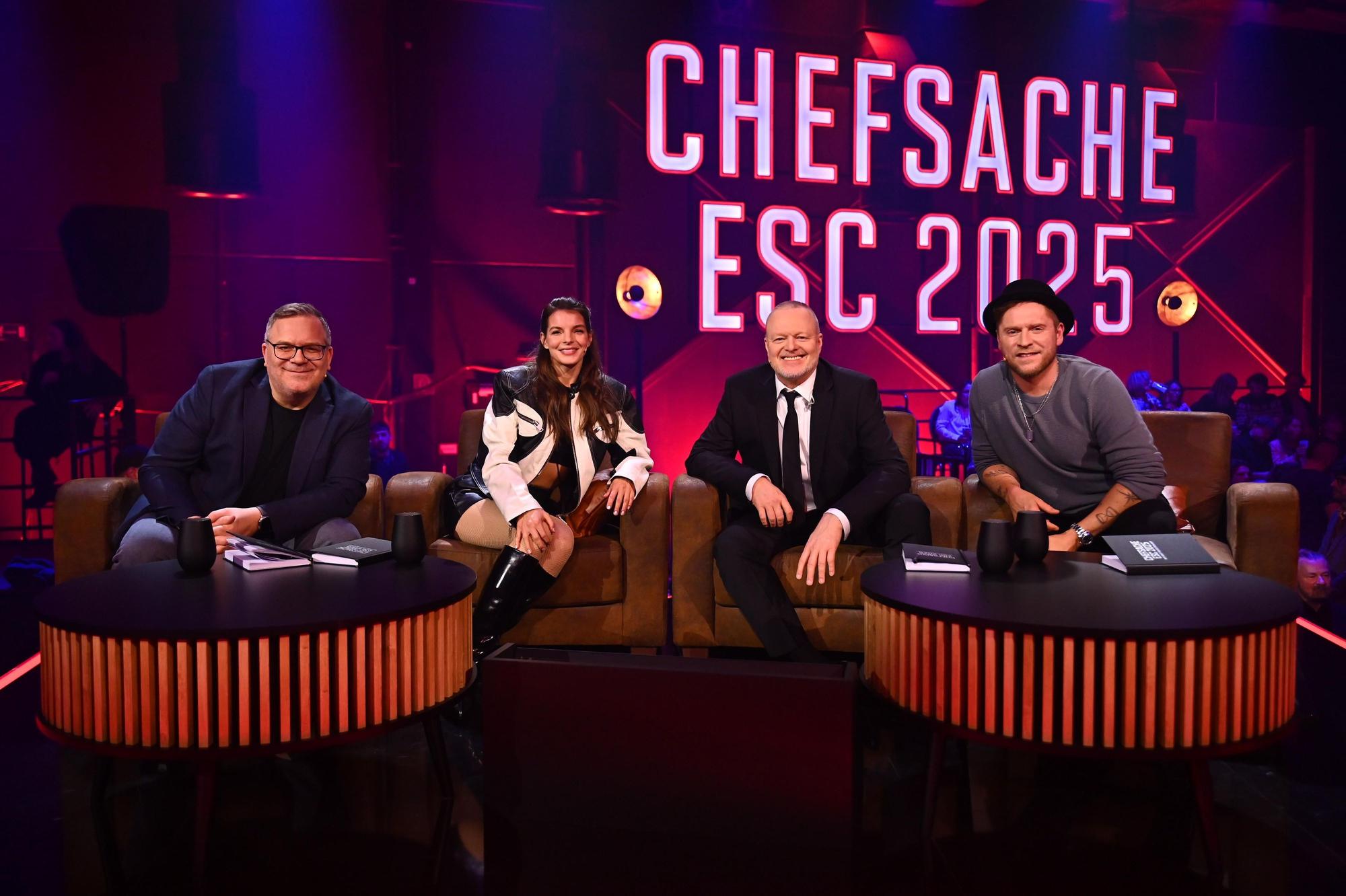 HANDOUT - 15.02.2025, Nordrhein-Westfalen, Köln: Die Jury: Elton (l-r), Yvonne Catterfeld, Stefan Raab und Johannes Oerding verfolgen die zweite Show beim deutschen Vorentscheid des Eurovision Song Contest (ESC). Der deutsche Vorentscheid ist in diesem Jahr auf vier Shows aufgeteilt. In der ersten und zweiten Show treten jeweils zwölf Acts an und kämpfen um den Einzug ins Halbfinale. Foto: -/RTL/dpa - ACHTUNG: Nur zur redaktionellen Verwendung im Zusammenhang mit einer Berichterstattung über den deutschen ESC-Vorentscheid 2025 und nur mit vollständiger Nennung des vorstehenden Credits +++ dpa-Bildfunk +++