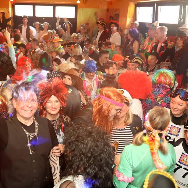 300 Jecke feiern im Mainzer Hof.