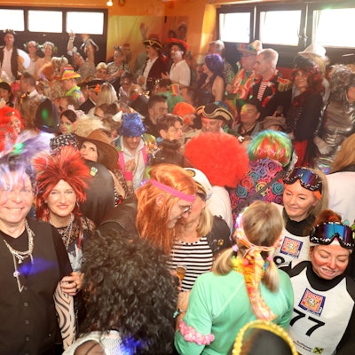 300 Jecke feiern im Mainzer Hof.