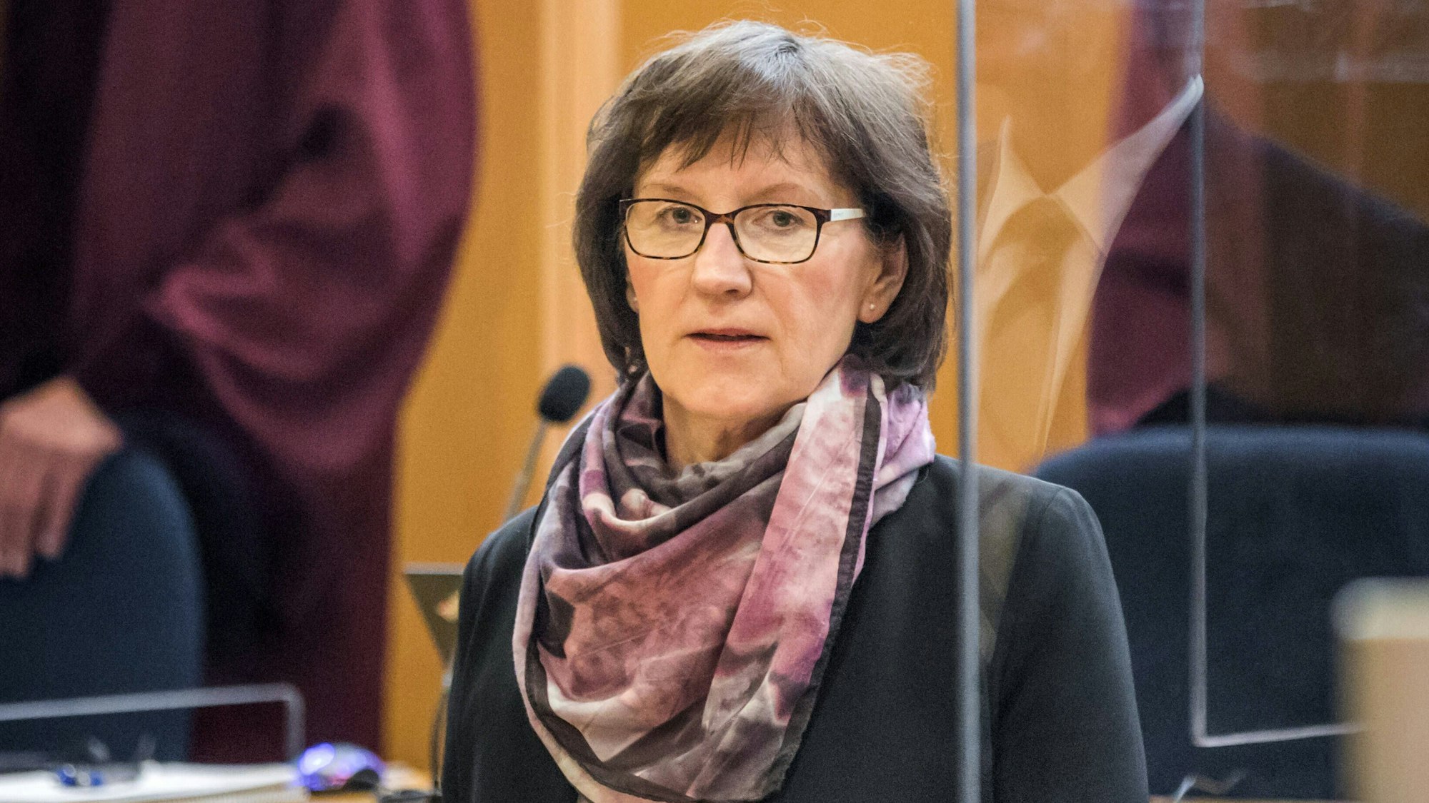 Irmgard Braun-Lübcke beim Prozess vor dem Oberlandesgericht in Frankfurt nach der Ermordung ihres Mannes Walter Lübcke. (Archivbild)