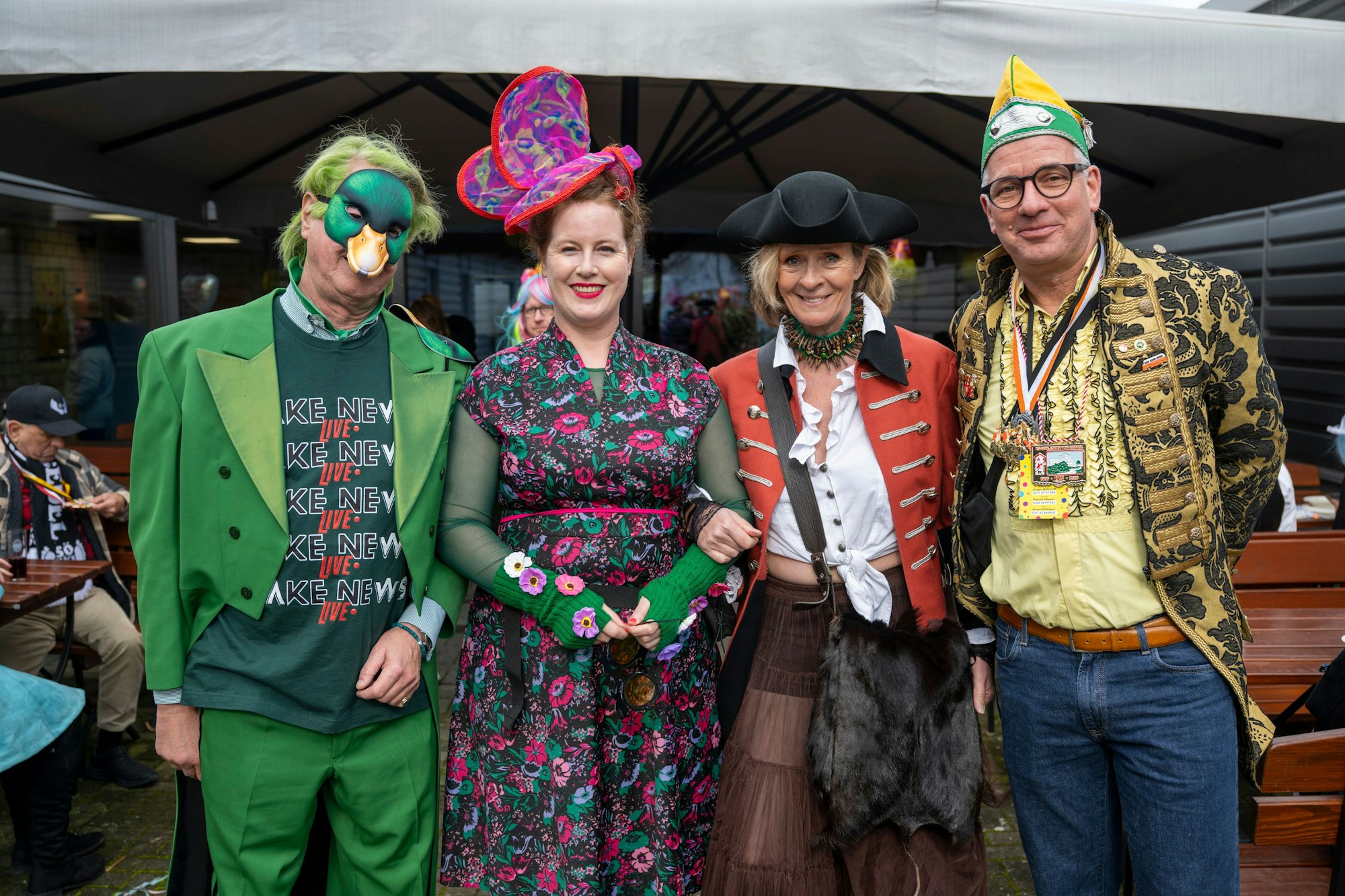 Christian DuMont Schütte, Sarah Brasack, Isabella Neven DuMont  und Christian Hümmeler feiern mit.