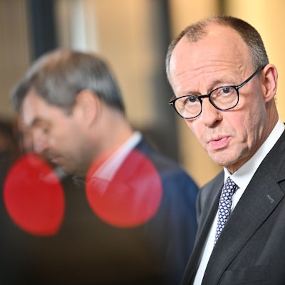CDU-Chef Friedrich Merz. Die Witwe von Walter Lübcke hat die jüngsten Aussagen des Kanzlerkandidaten scharf kritisiert. (Archivbild)