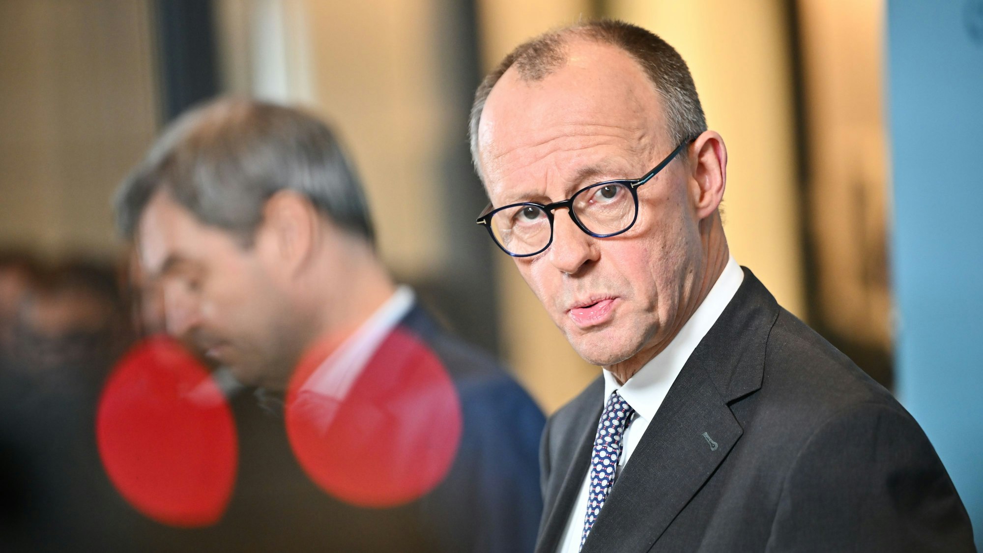 CDU-Chef Friedrich Merz. Die Witwe von Walter Lübcke hat die jüngsten Aussagen des Kanzlerkandidaten scharf kritisiert. (Archivbild)