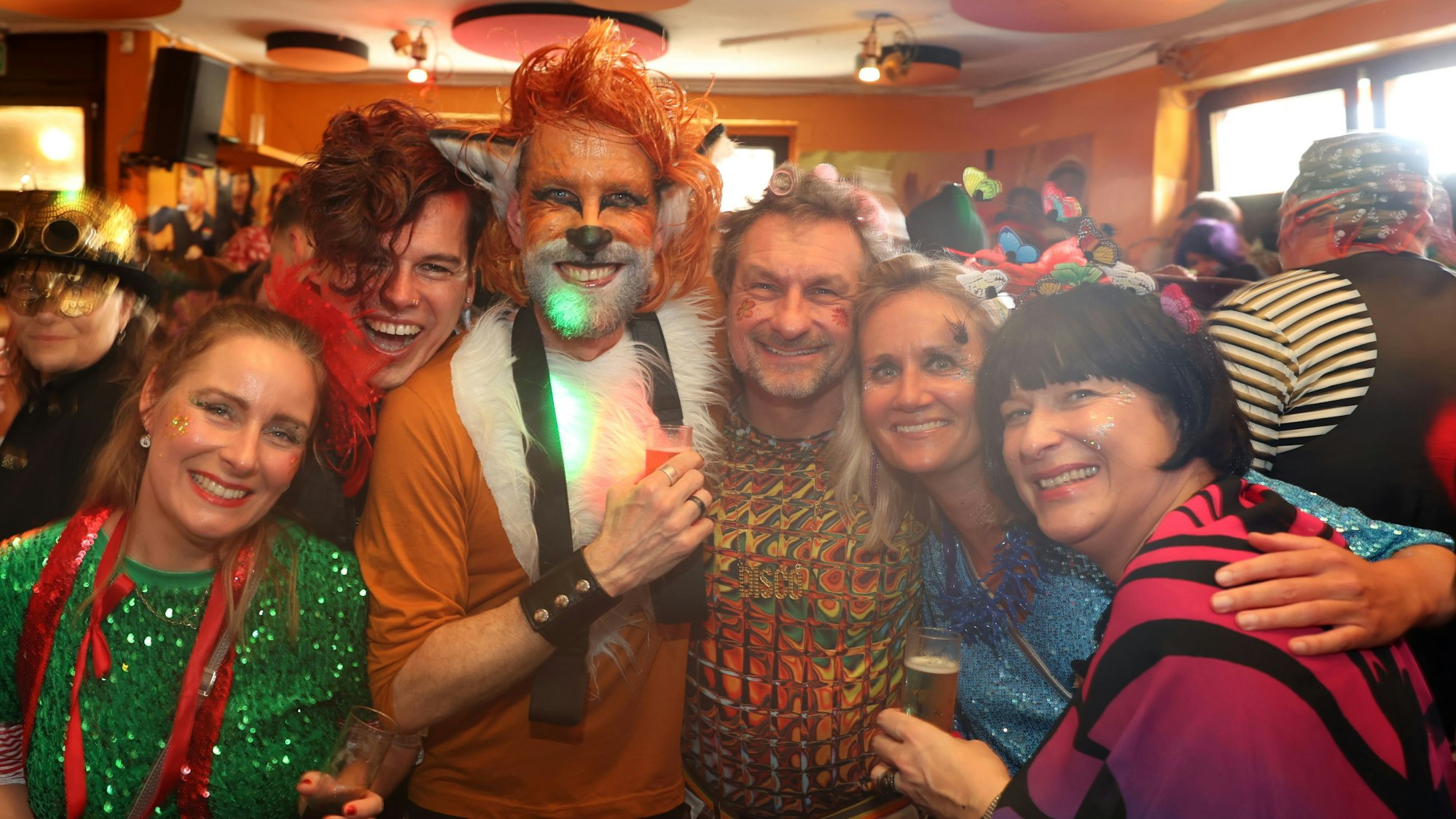 Mitglieder der KKG Rudeldiere beim Feiern im Mainzer Hof