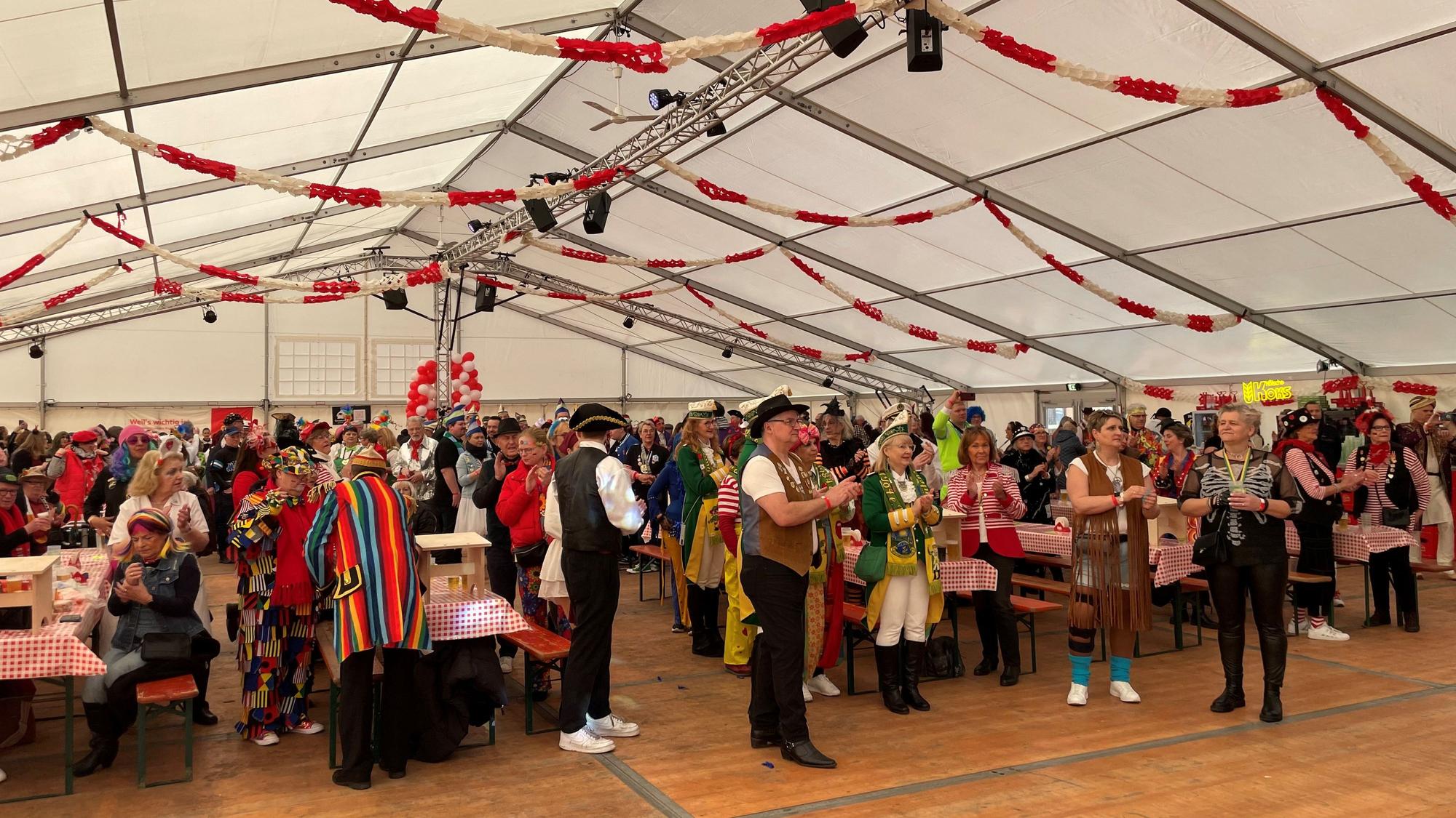 Alle Karnevalsveranstaltungen in Leichlingen finden in diesem Jahr im Zelt im Stadtpark statt.