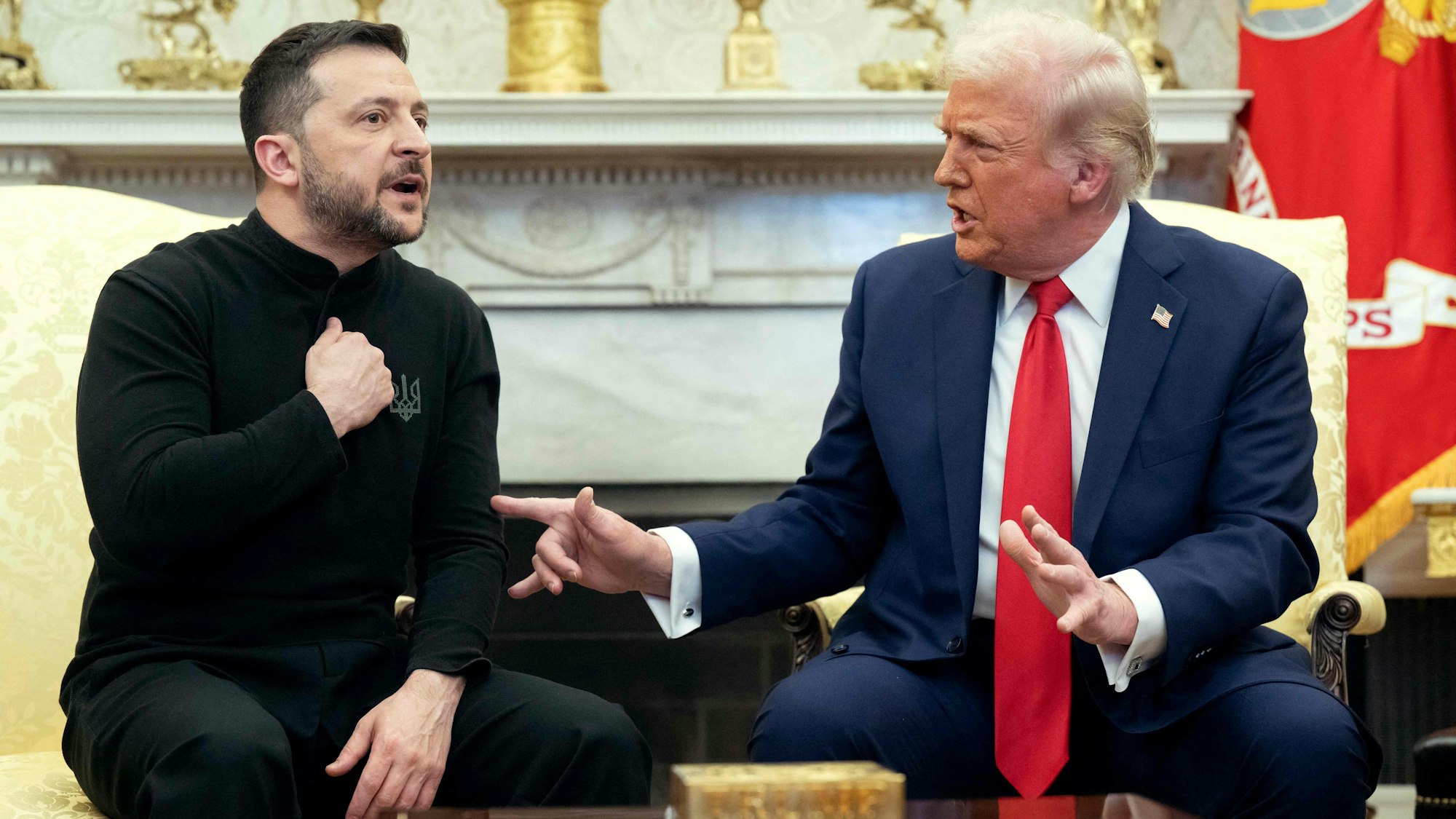 US-Präsident Donald Trump und der ukrainische Präsident Volodymyr Zelensky treffen sich im Oval Office des Weißen Hauses in Washington.