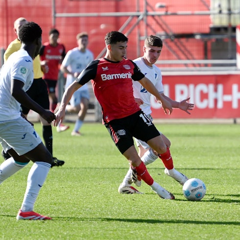 23.02.2025, Fussball-A-Jugend-Bayer 04 Leverkusen-TSG Hoffenheim
rechts: Alejo Sarco Castro (Bayer)
Foto: Uli Herhaus