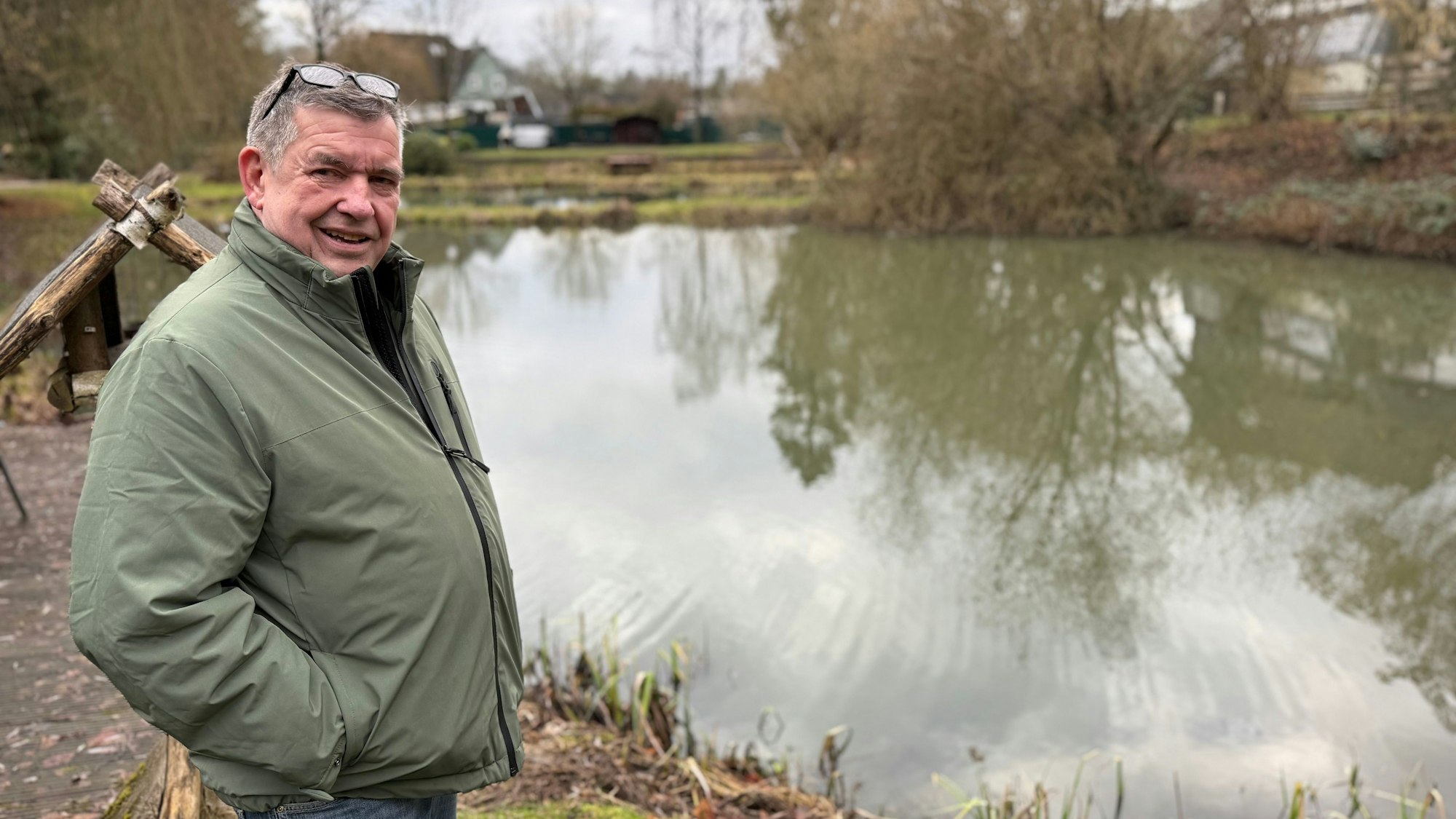Norbert Winterberg vor seinen alten Fischteichen.