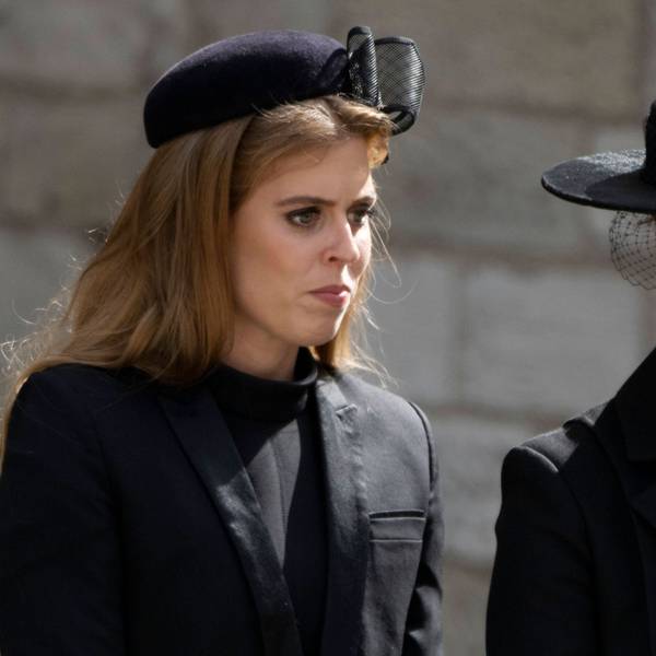 Prinzessin Beatrice und Prinzessin Eugenie bei der Beerdigung von Königin Elizabeth II.