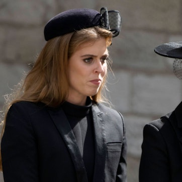 Prinzessin Beatrice und Prinzessin Eugenie bei der Beerdigung von Königin Elizabeth II.