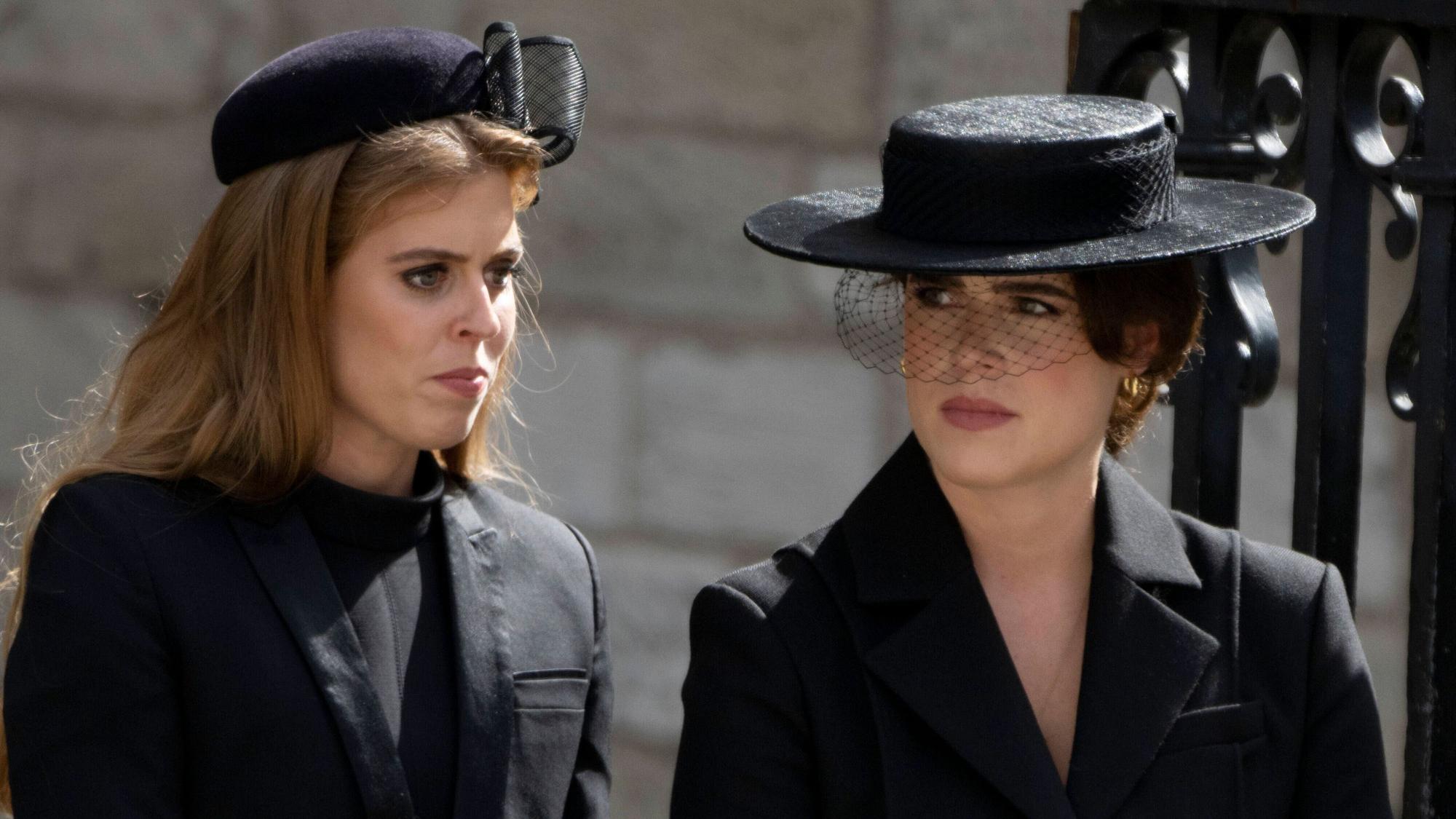 Prinzessin Beatrice und Prinzessin Eugenie bei der Beerdigung von Königin Elizabeth II.