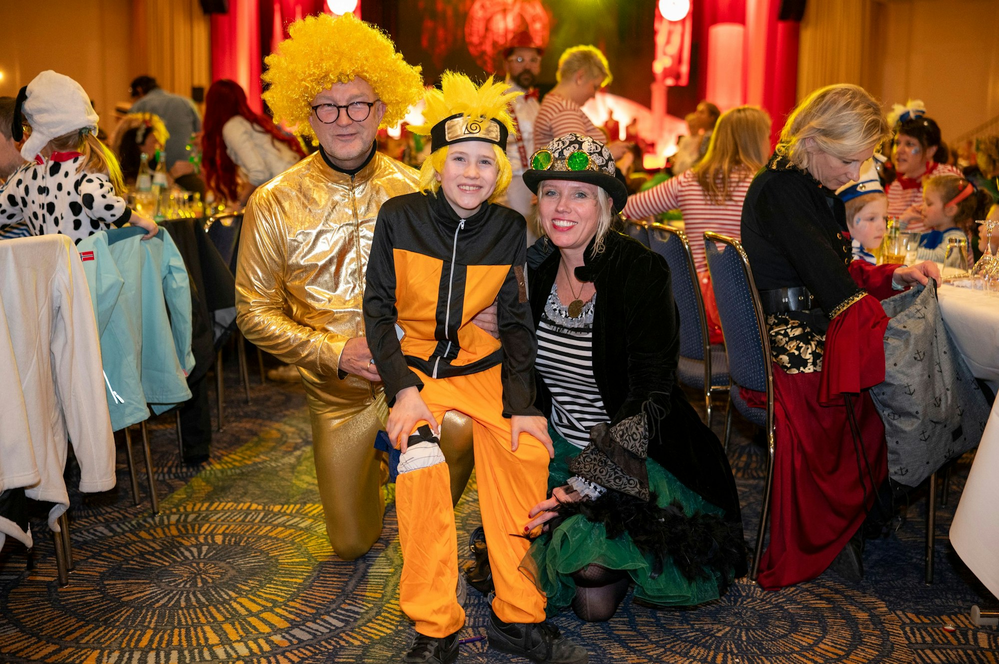 Peter, Paul und Andrea Pittermann bei der Kinder-Sitzung der Roten Funken im Maritim-Hotel.
