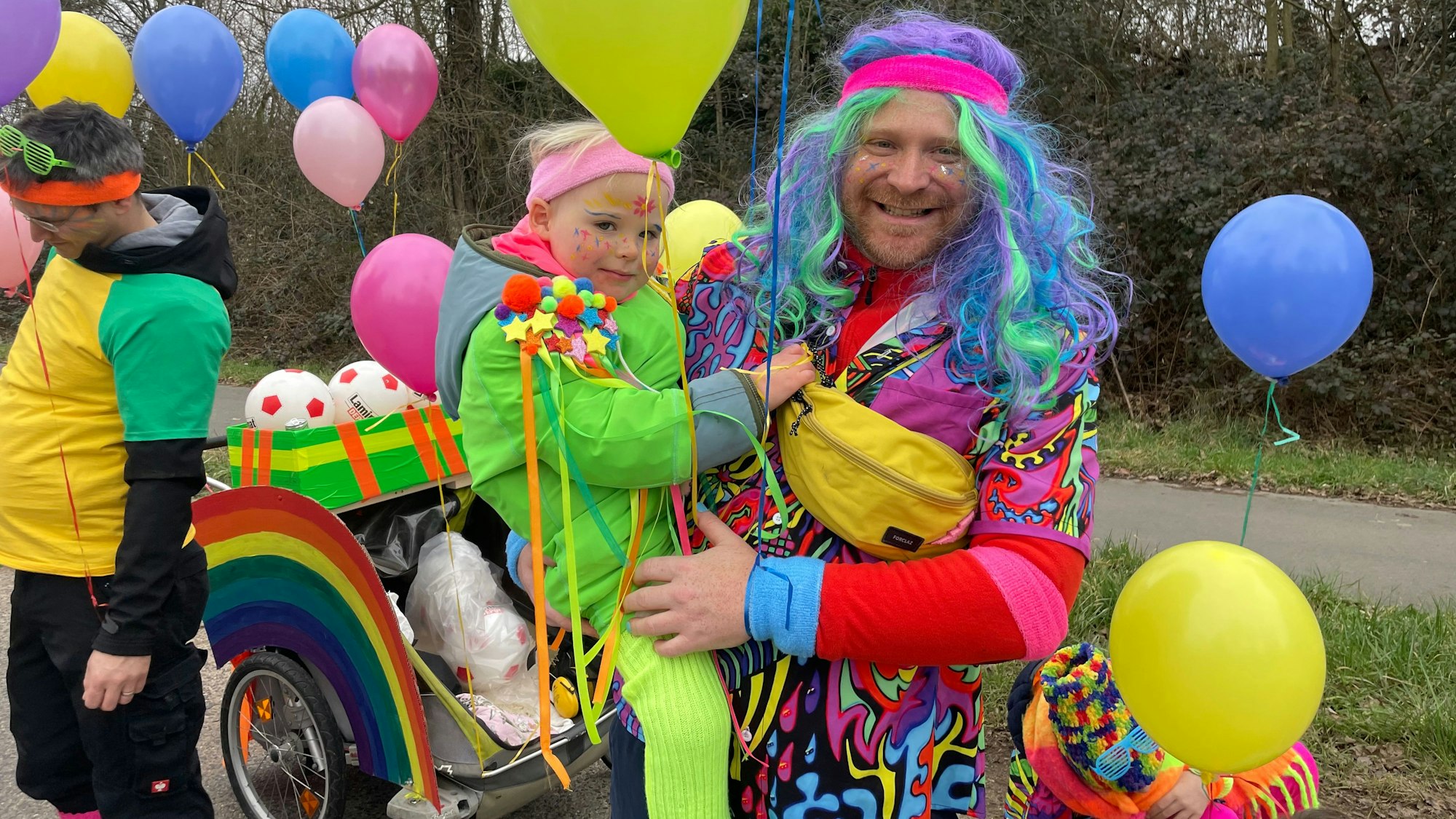 Henning Fischer und Jonah (4) waren mit ihrer Kita aus Solingen zum Zug gekommen.