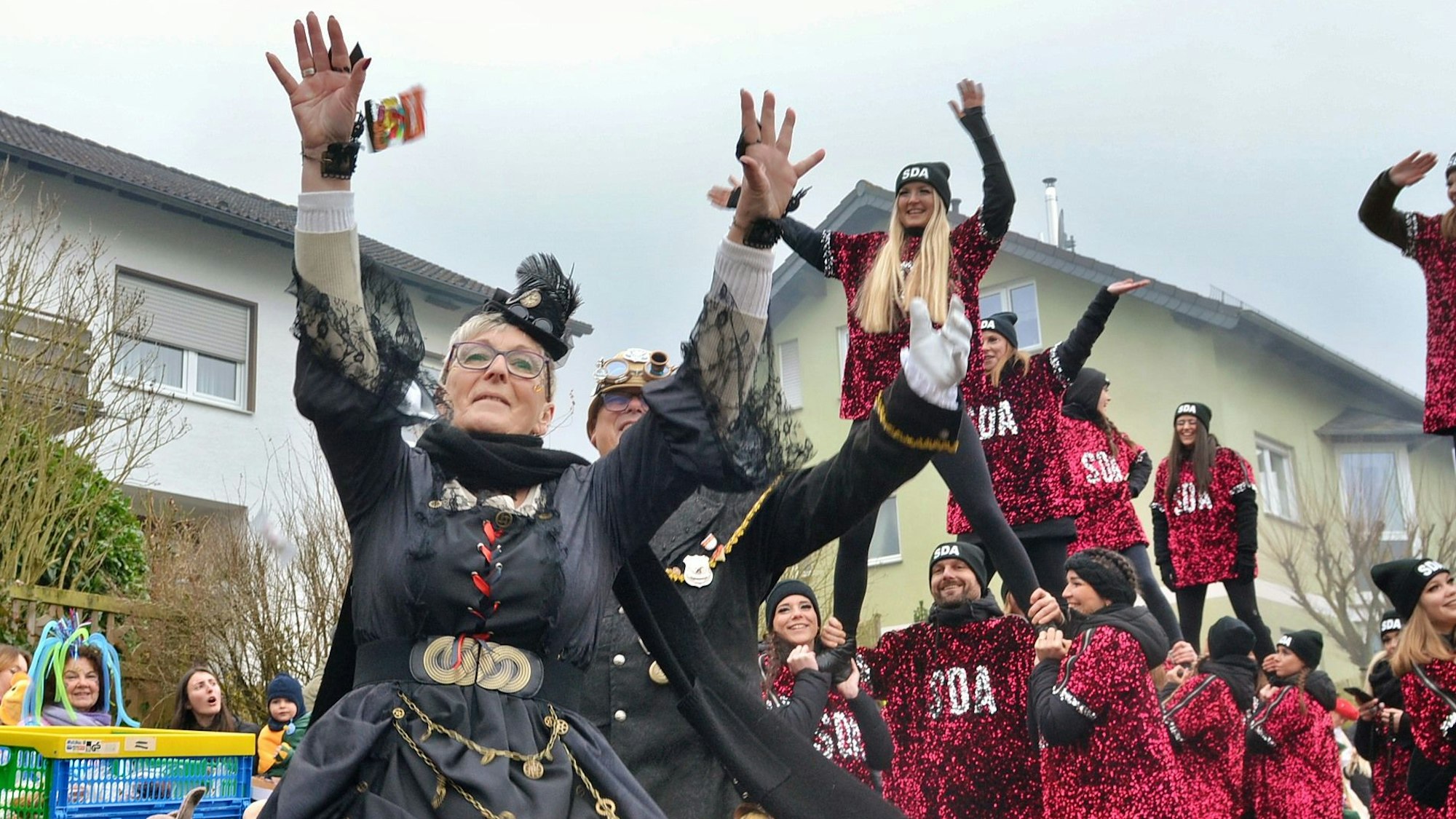 Zwischen Steampunk und Tanzchoreografien präsentierten sich die Eicherscheider Jecken gewohnt bunt und ausgelassen.