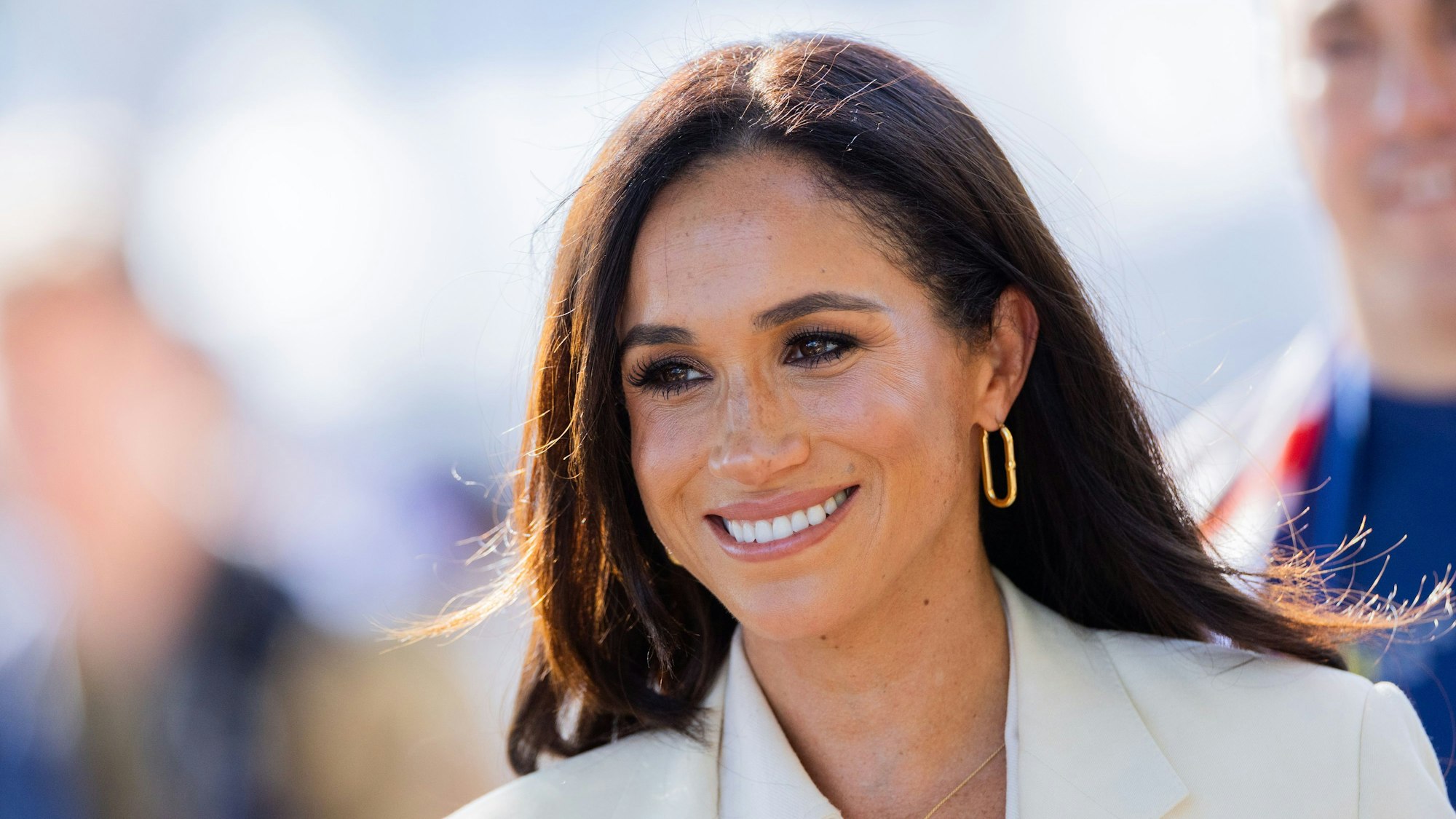 Meghan, Herzogin von Sussex, bei den 6. Invictus Games neben der Merkur Spiel-Arena zur Medaillenzeremonie beim Radfahren.