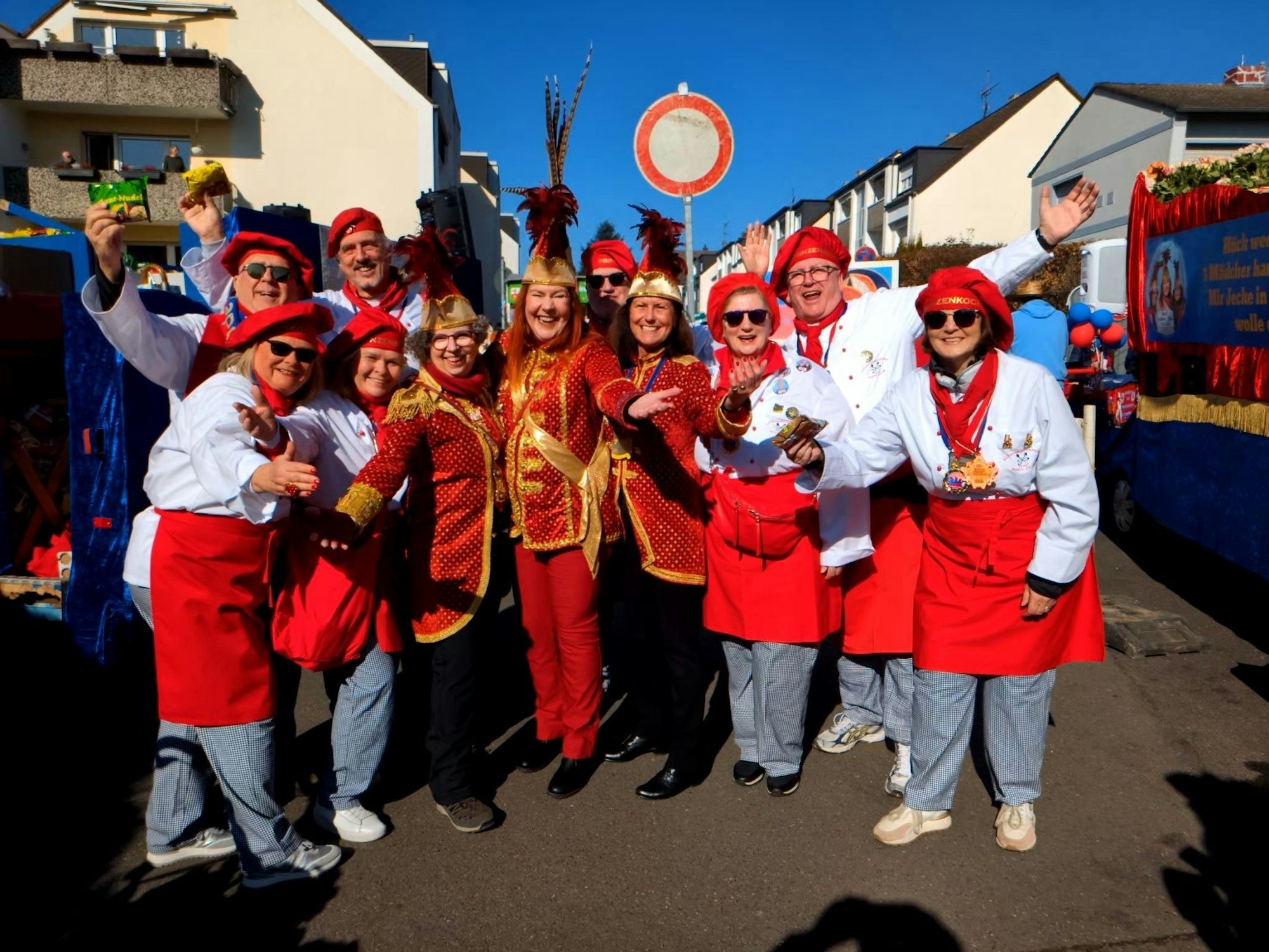 Karnevalisten posieren für ein Foto