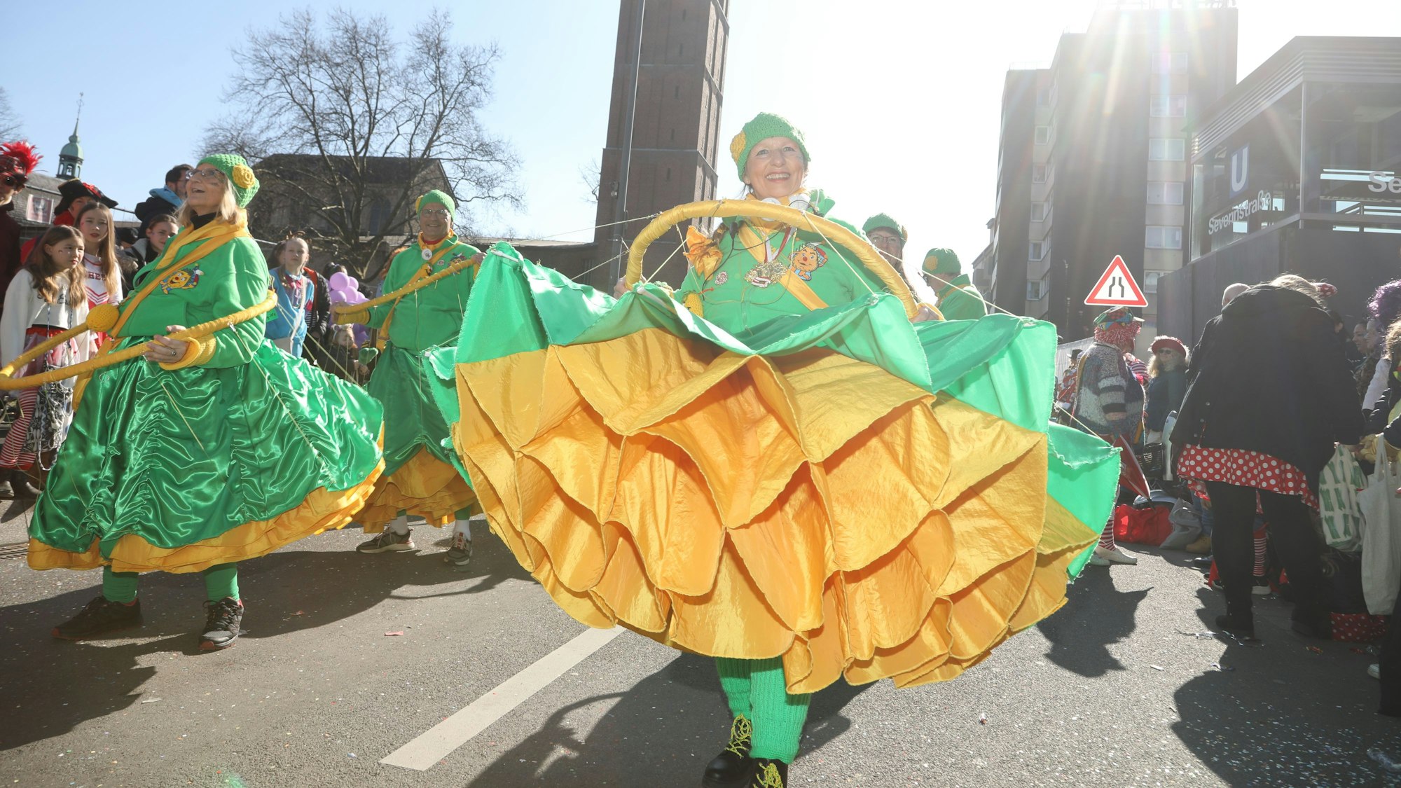 De raderdollen Merheimer dürfen im Rosenmontagszug mitlaufen.
