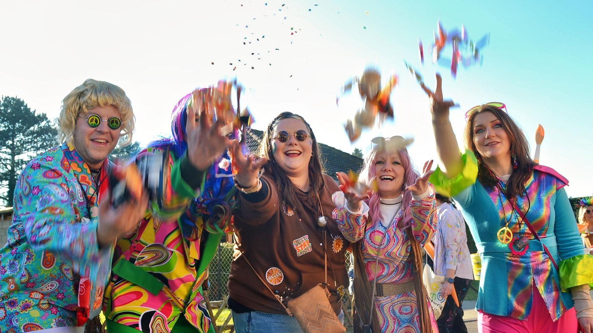 Die Floisdorfer Hippies sorgten auch im Nachbarort Schwerfen für Feierstimmung.