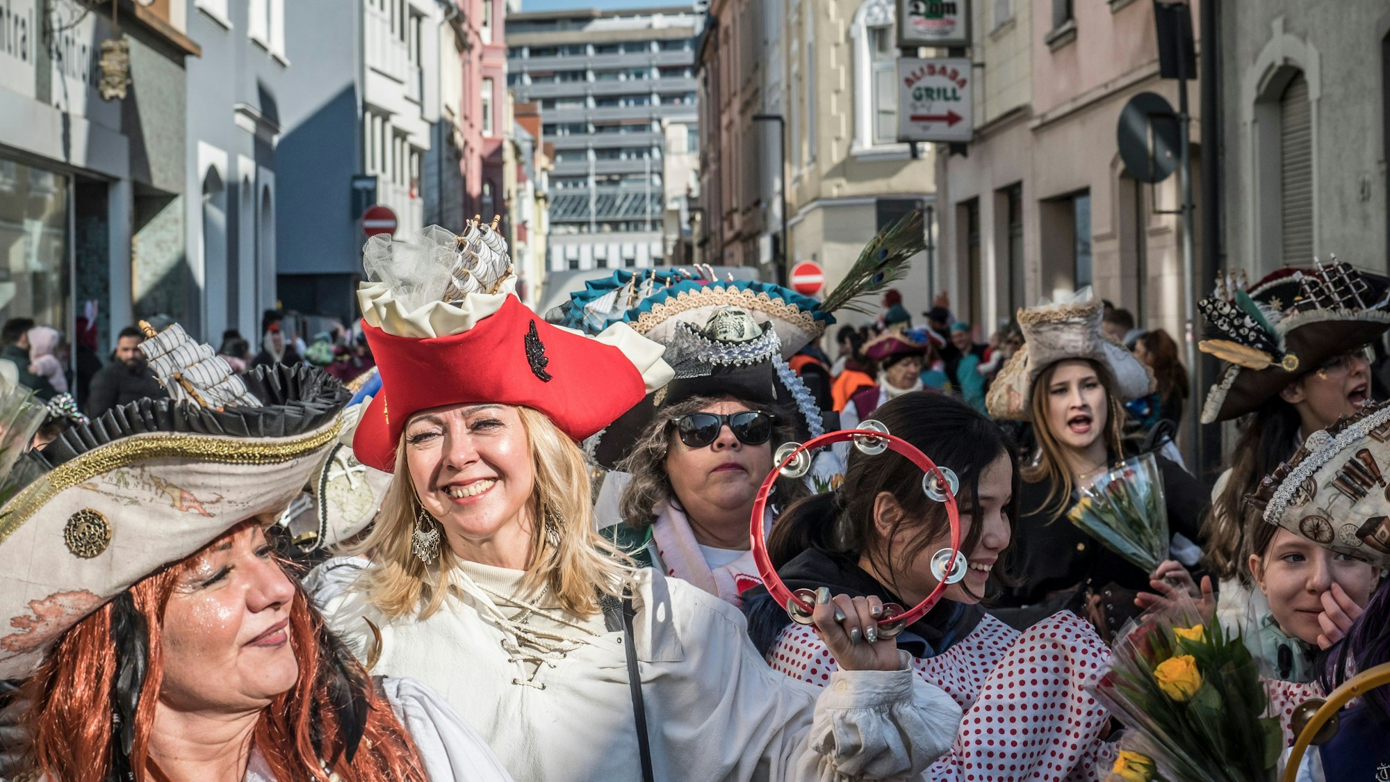 Der Wiesdorfer Zoch am Karnevalssonntag.