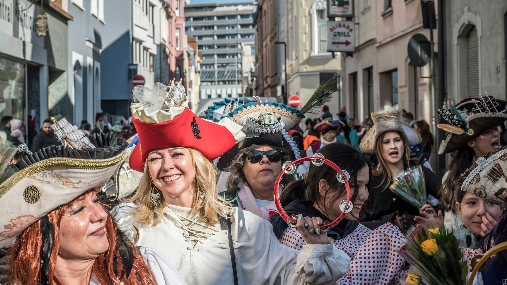 Der Wiesdorfer Zoch am Karnevalssonntag.