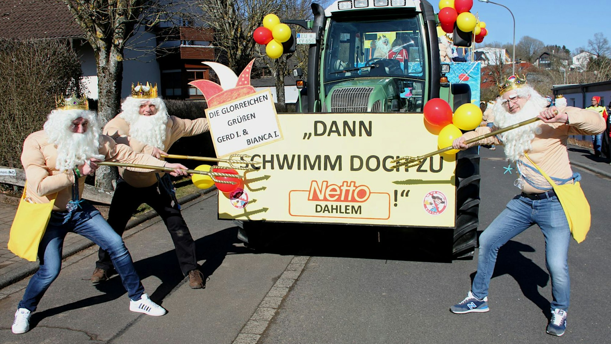 „Netto unter Wasser“ spielte auf das zweimalige Absaufen des Dahlemer Verbrauchermarktes nach Hochwasser und Starkregen an.