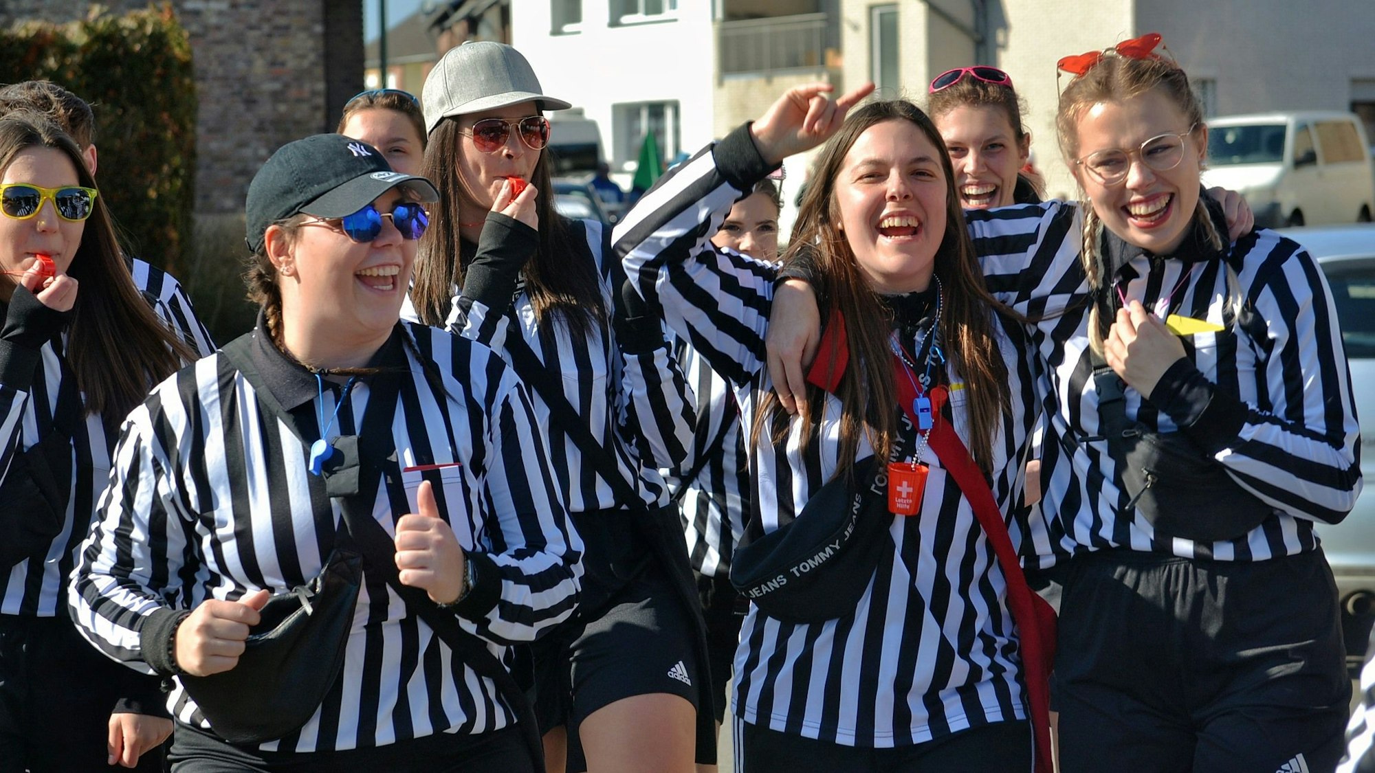 Nun auch im Karneval als Team unterwegs: Die Frauenmannschaft des TB-SV Füssenich-Geich.