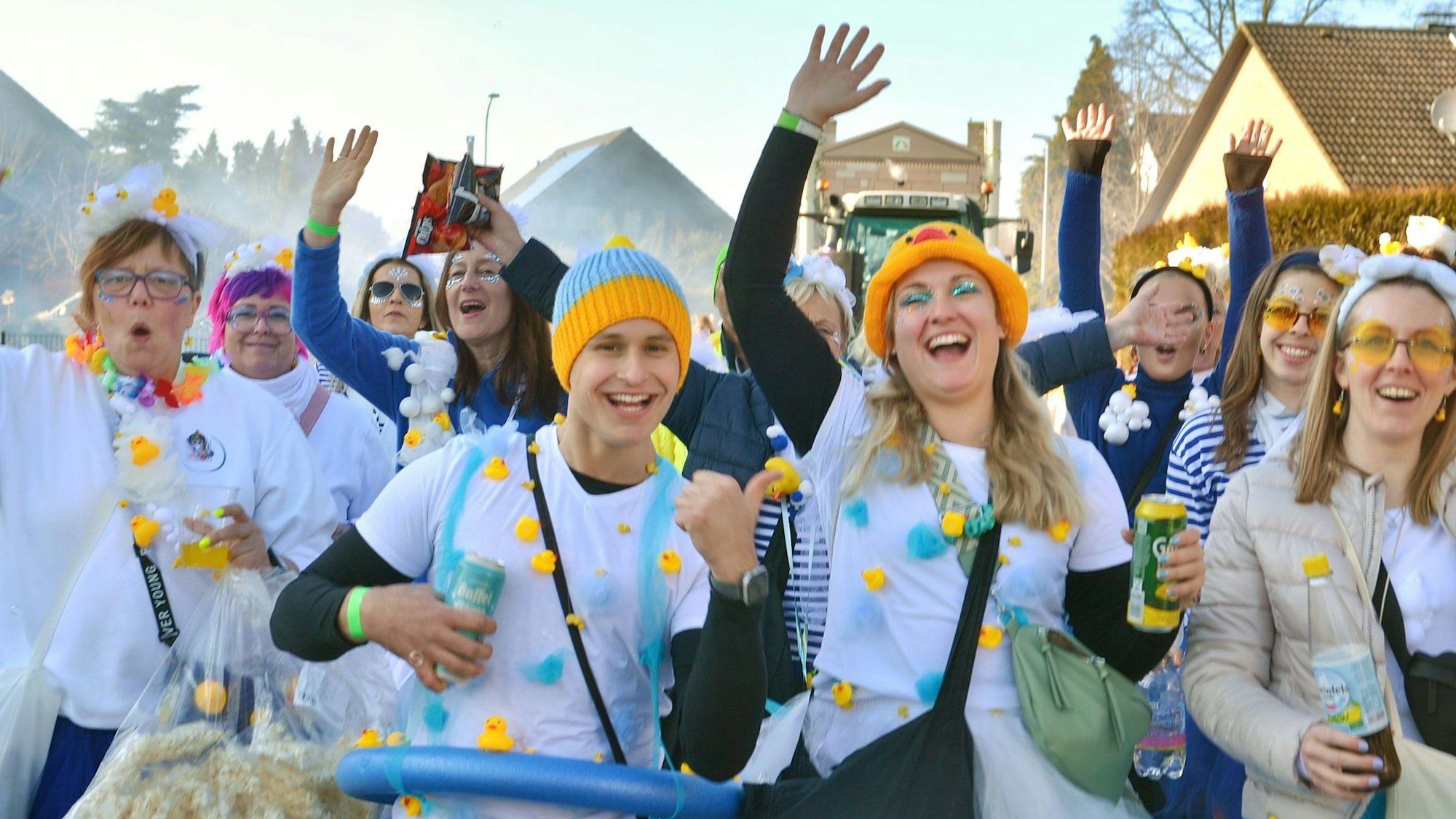 Die Schwerfener feierten am Sonntag nicht nur Straßenkarneval, sondern auch eine eigene kleine „Schaumparty“.