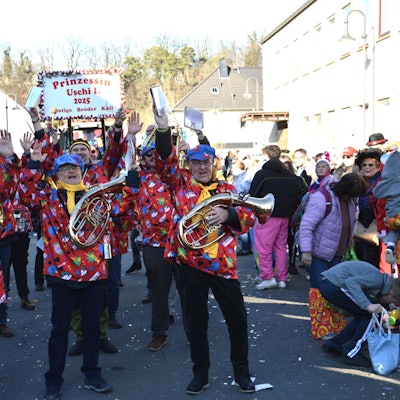 Bester Laune waren die Musiker der Musikkapelle Kall, die für gute Stimmung sorgten.