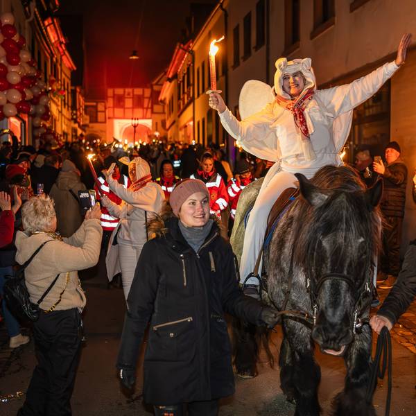 Hoch zu Ross ritt mit Elena I. (Weber) zum zweiten Mal eine Frau als Obergeist dem Zug voran.