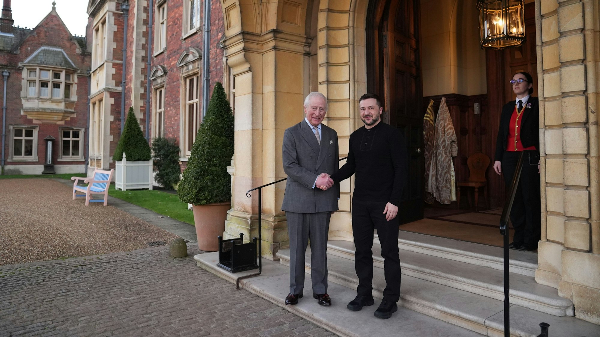 König Charles III. von Großbritannien empfängt den ukrainischen Präsidenten Wolodymyr Selenskyj auf dem Landsitz Sandringham in Norfolk.