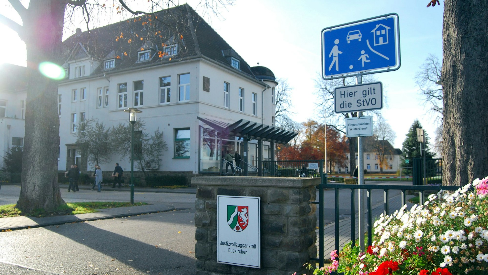 In die JVA Euskirchen wollen viele verurteilte Straftäter.