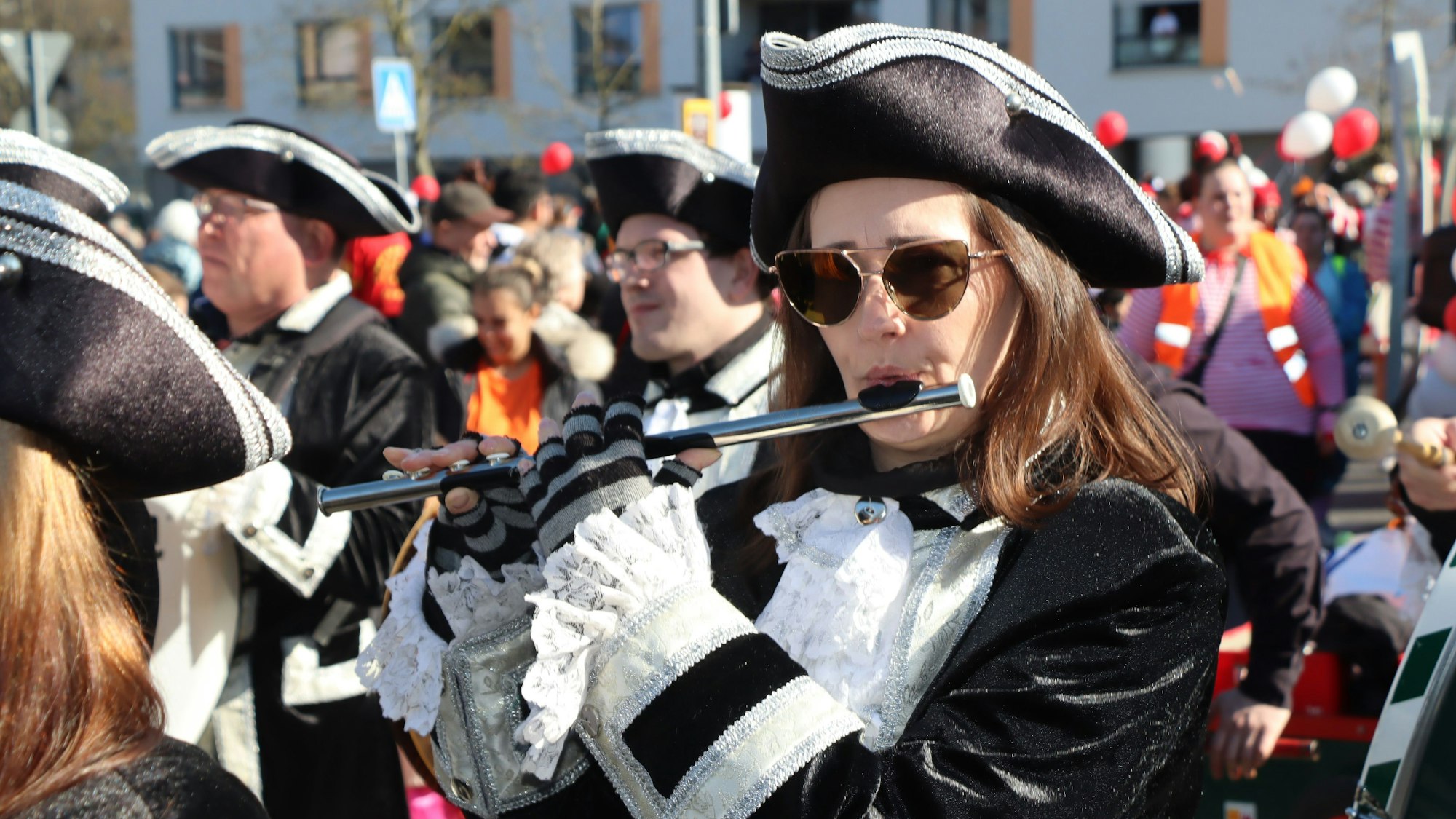 Der Zug in Wesseling musste am Sonntag (2. März) wegen einer vermeintlichen Gefahrenlage gestoppt werden.