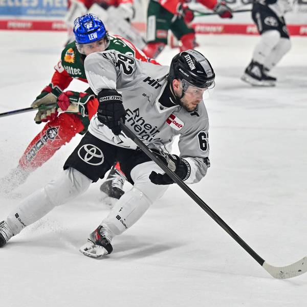 DEL Augsburger Panther - Kölner Haie, 02.03.2025 im Duell Thomas SCHEMITSCH Augsburger Panther 62 und Parker TUOMIE Koelner Haie 62 / Zweikampf / DEL: Augsburger Panther - Koelner Haie, Curt Frenzel Stadion am 02.03.2025 *** DEL Augsburger Panther Kölner Haie, 02 03 2025 in duel Thomas SCHEMITSCH Augsburger Panther 62 and Parker TUOMIE Koelner Haie 62 duel DEL Augsburger Panther Koelner Haie, Curt Frenzel Stadion on 02 03 2025 Copyright: xBEAUTIFULxSPORTS/Goldbergx