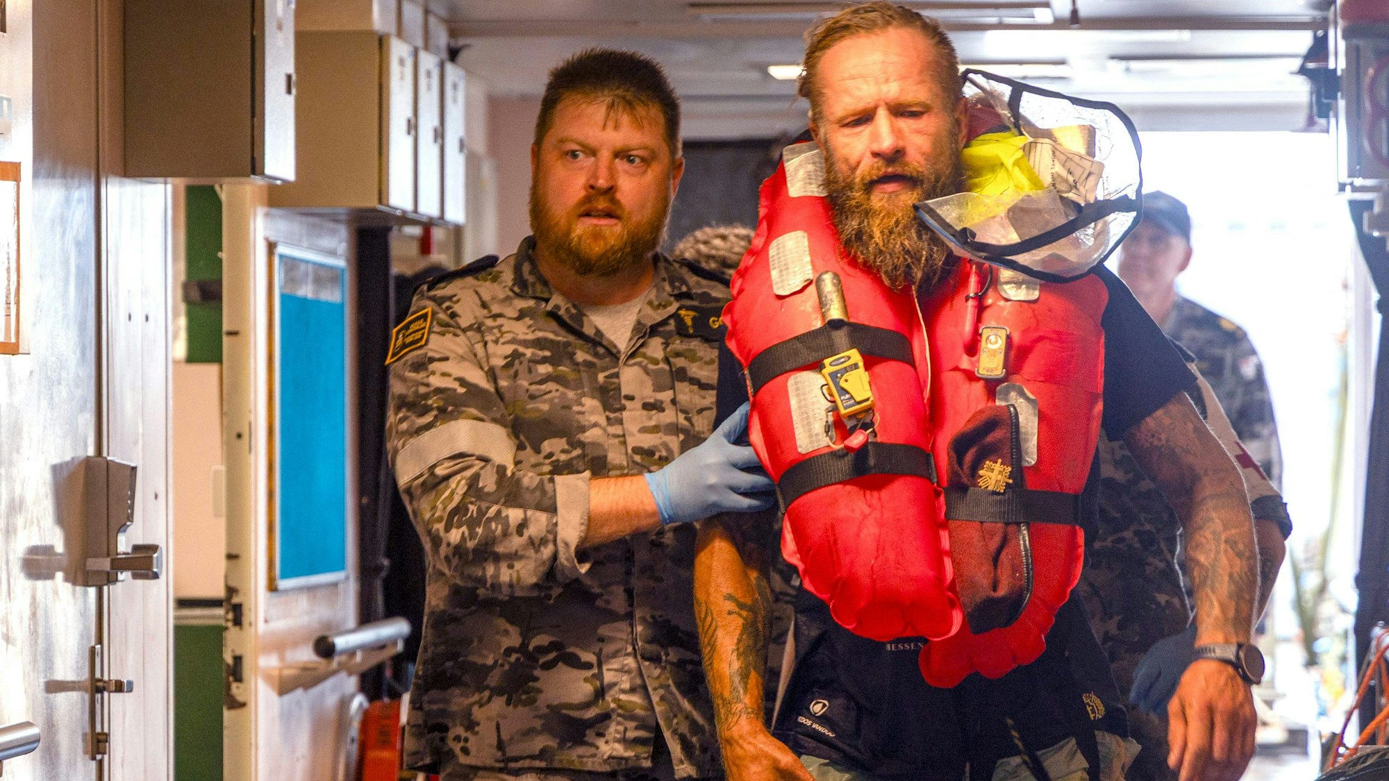 Der erschöpfte Extrem-Ruderer konnte erfolgreich in Sicherheit gebracht werden.