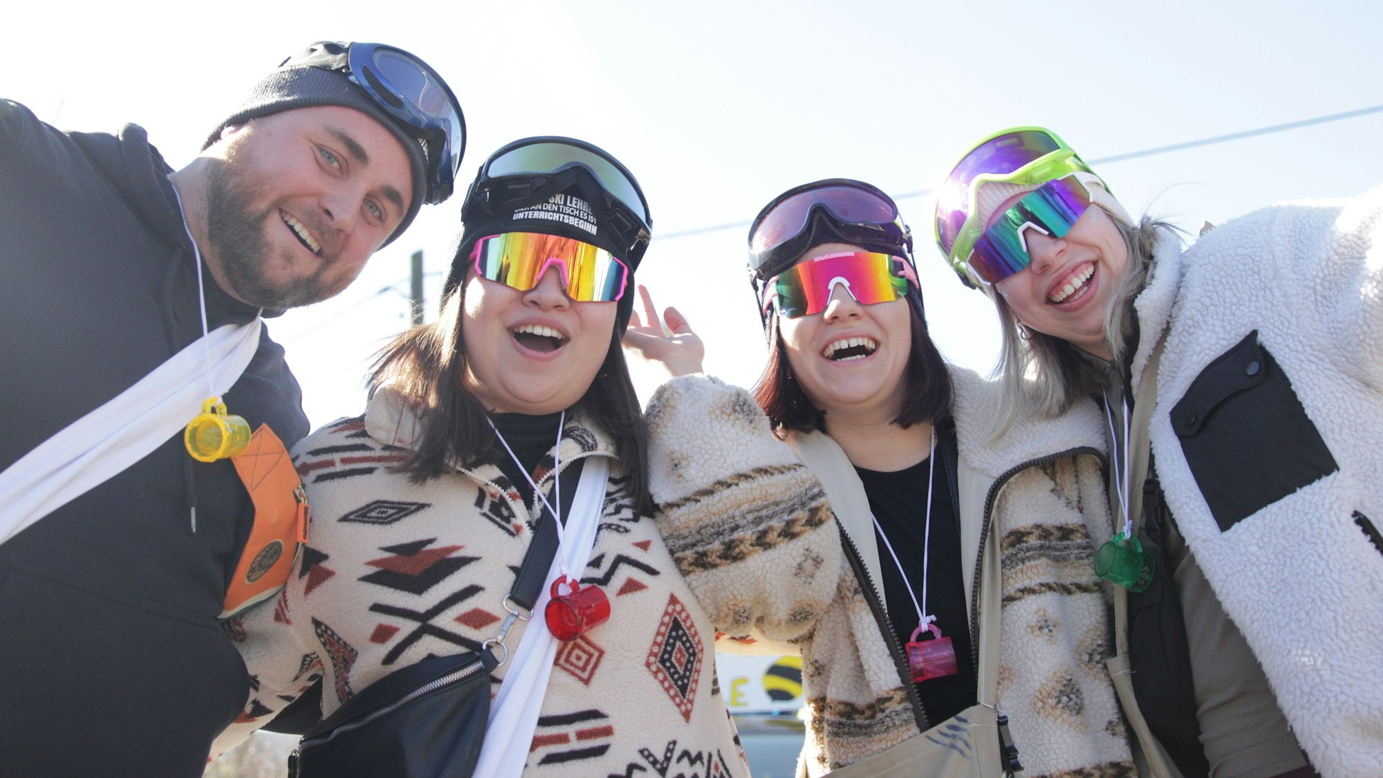 Die Harzheimer Tobias, Lisa, Alyssia und Sara unterstützen mit einer kleinen Delegation den Fastelovend in Bleibuir.
