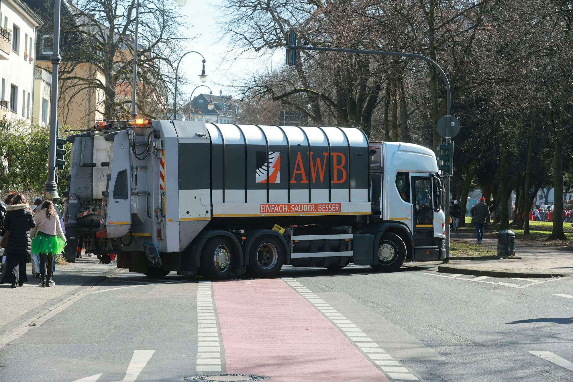 Auch die AWB ist am Rosenmontag im Einsatz.