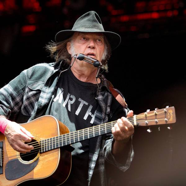 Der kanadische Sänger Neil Young will seinen Tourneestart in die Ukraine verlegen. Das kündigt er auf seiner Webseite an. (Archivbild)
