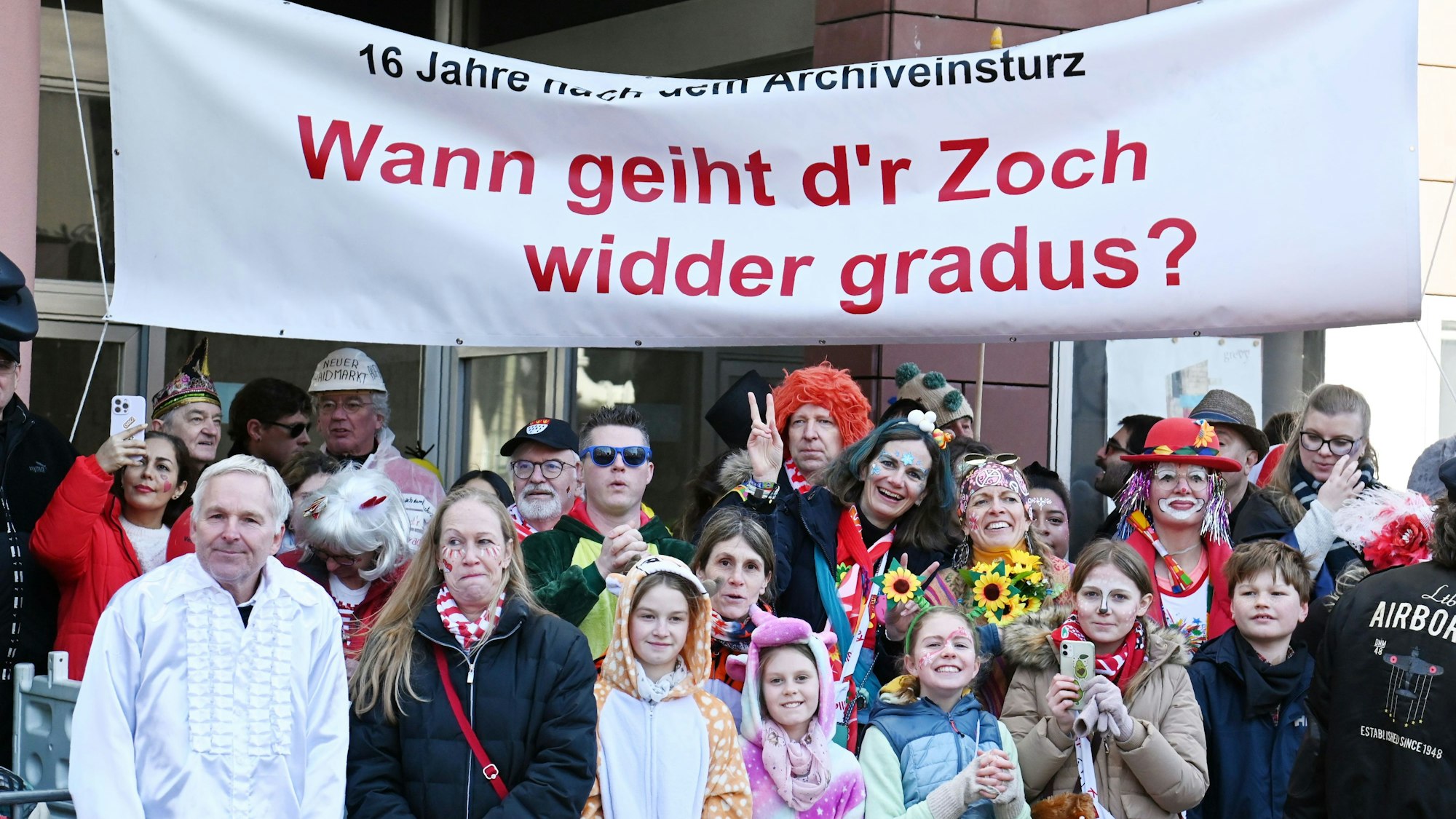 Banner der Initiative „Archivkomplex“ an der Severinsstraße Ecke Löwengasse.