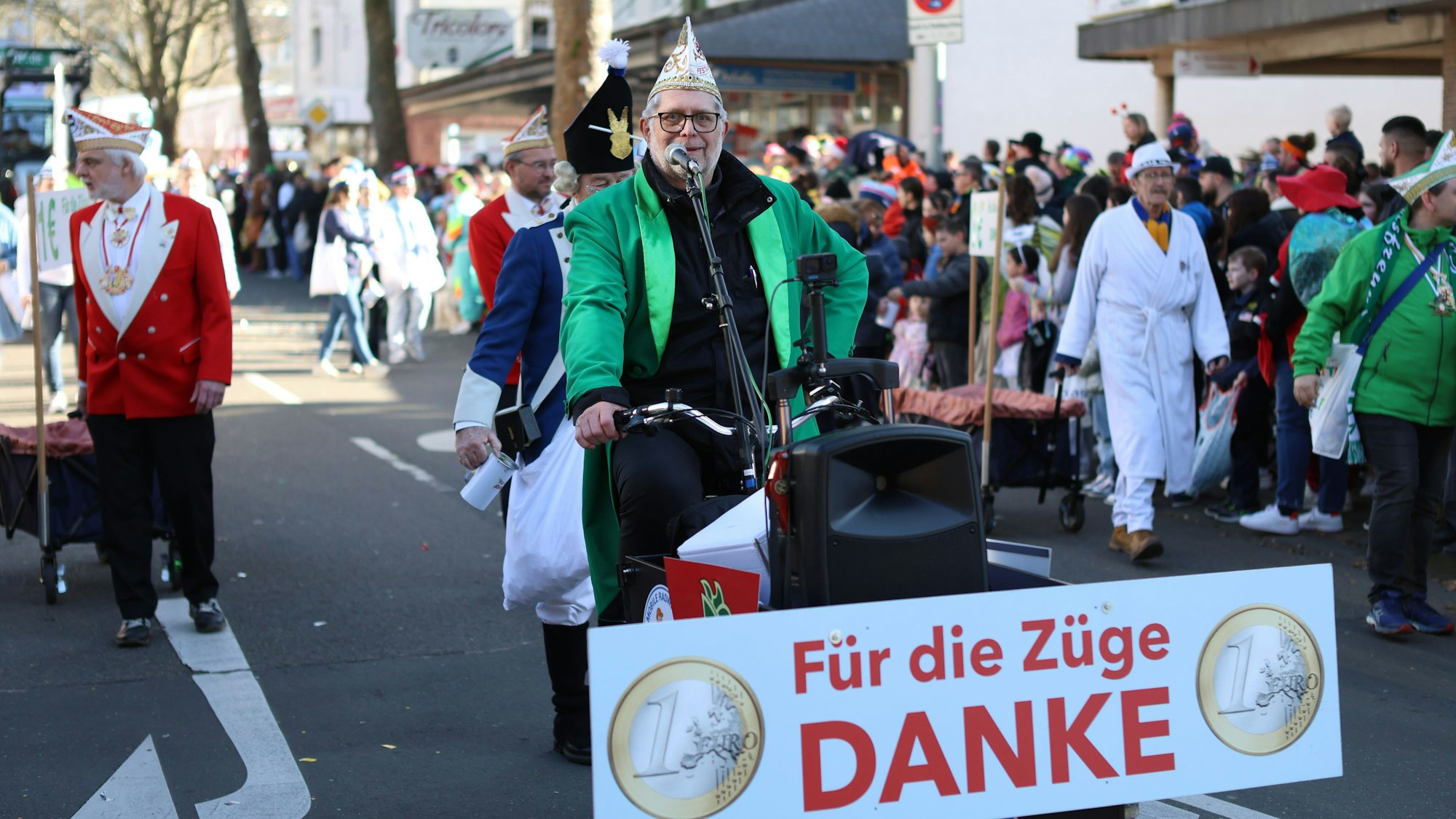 Die Finanzierung der Karnevalszüge ist für die Leverkusener Gesellschaften nach wie vor schwierig, sagt Thomas Loef, Geschäftsführer des Festausschusses Leverkusener Karneval.