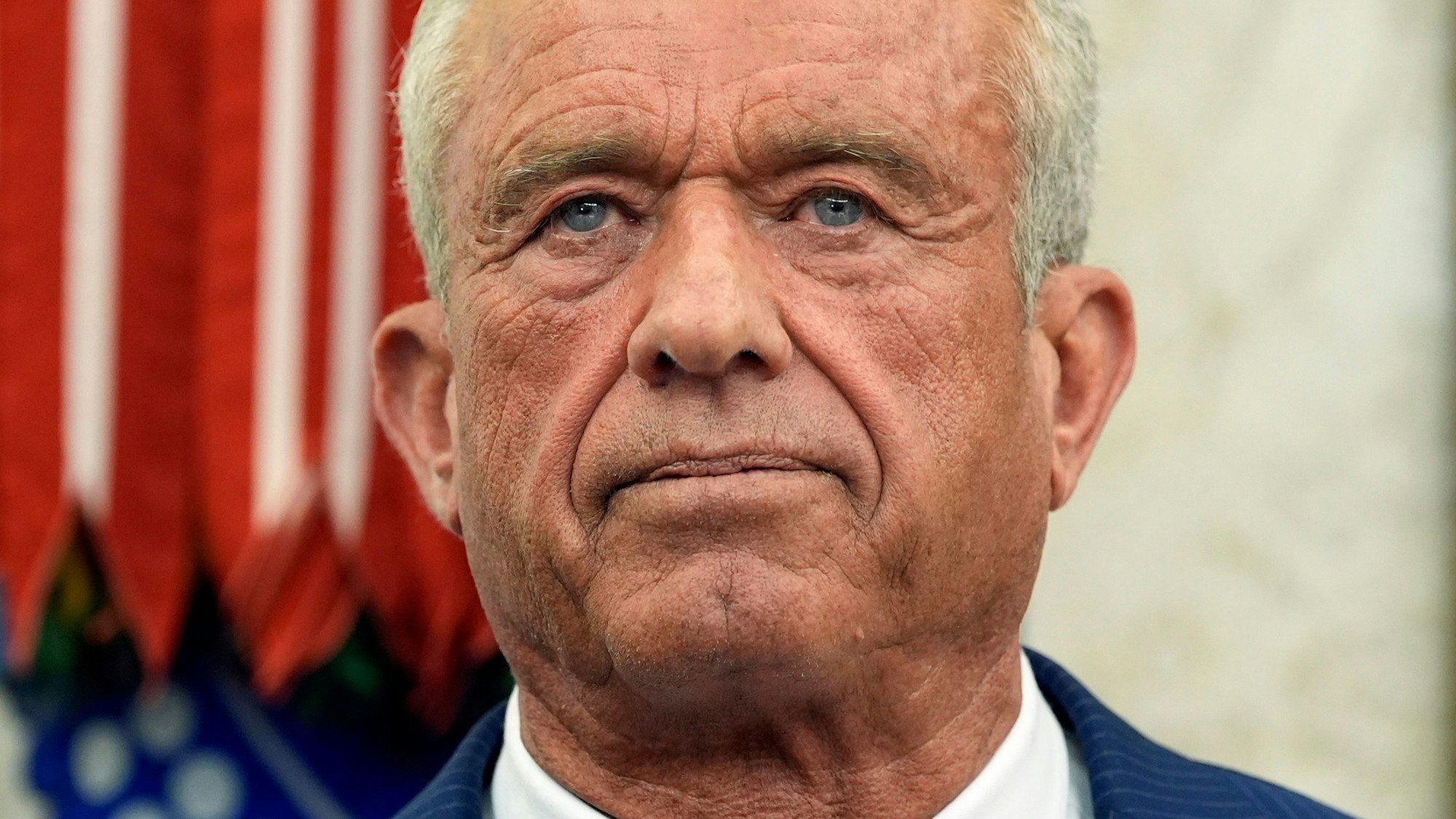 Robert F. Kennedy Jr. spricht nach seiner Vereidigung als Gesundheits- und Sozialminister der USA im Oval Office des Weißen Hauses. (Archivbild)