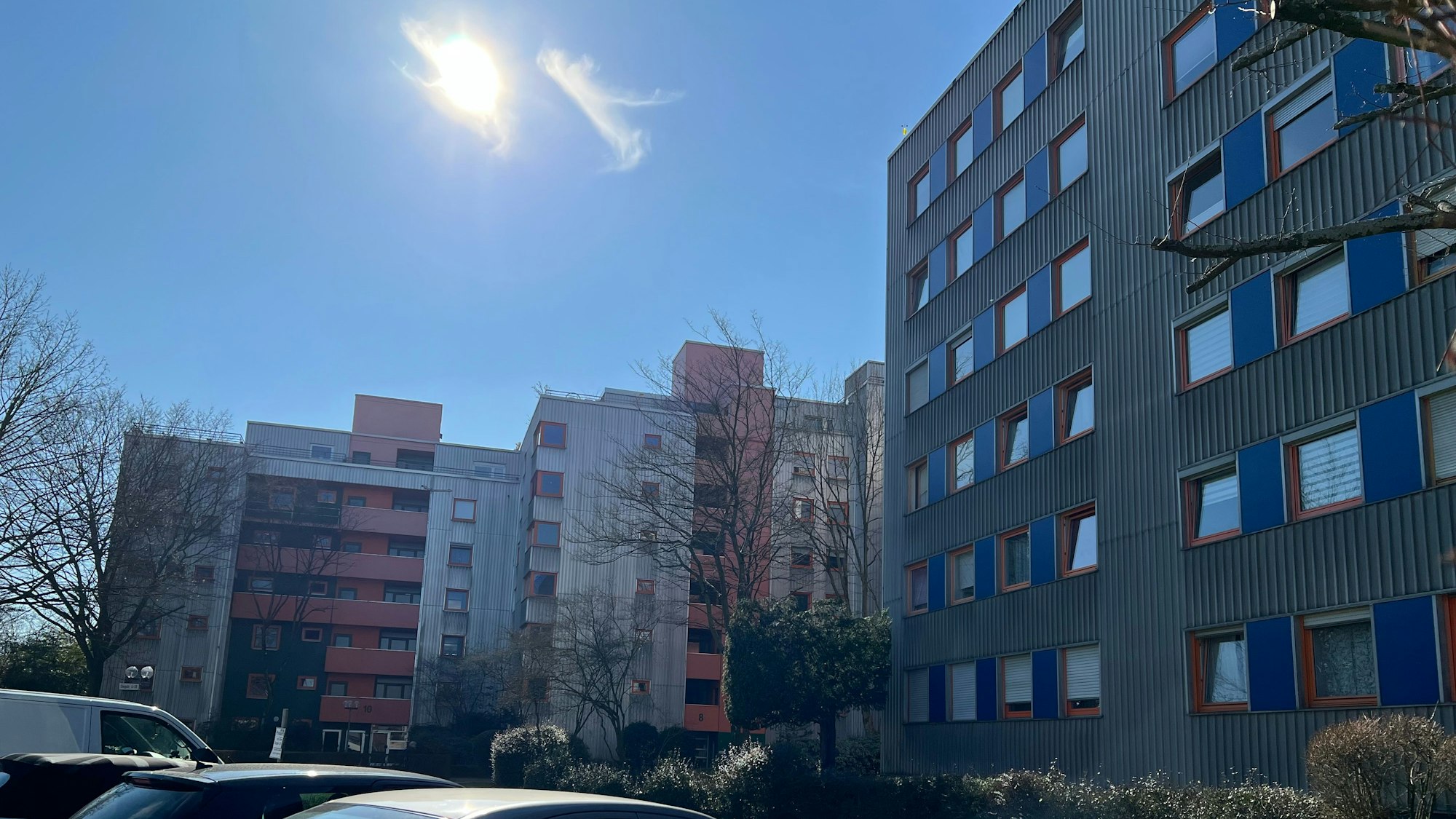 In Köln-Lövenich ist eine tote Person in einer Wohnung aufgefunden worden.