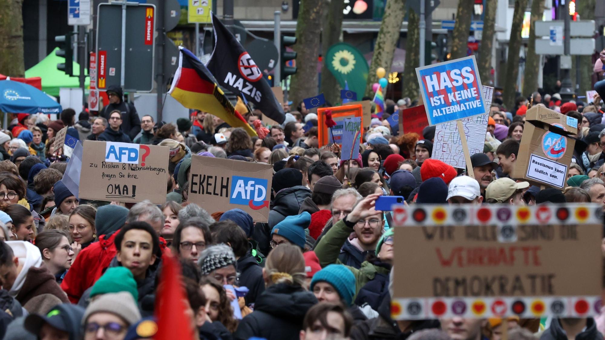 Die Polizei bereitet sich bei den Demonstrationen gegen die AfD auf einen Großeinsatz vor (Archivbild).