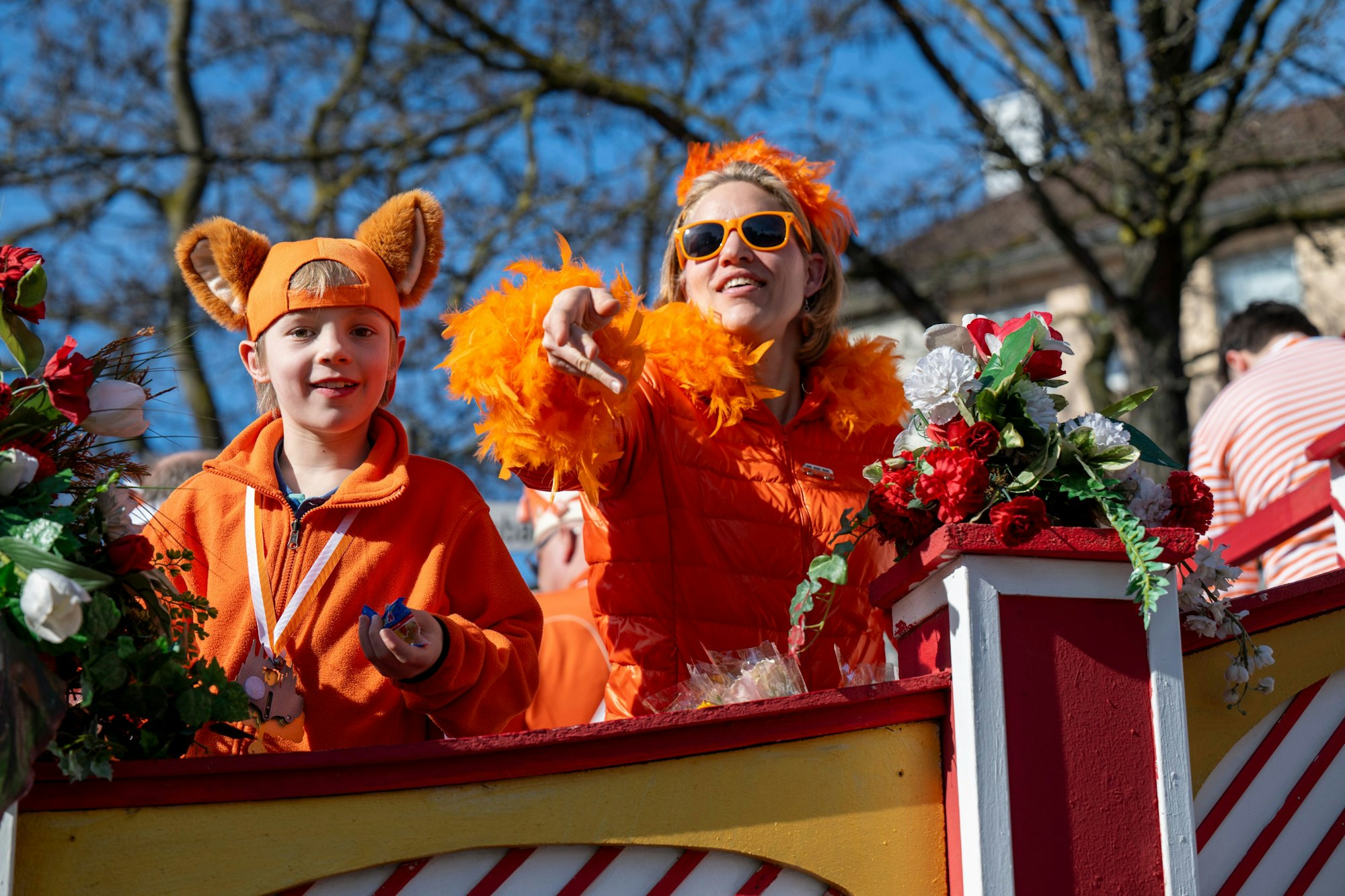 Bei bestem Wetter feierten am Dienstag Tausende den Veedelszoch in Nippes.