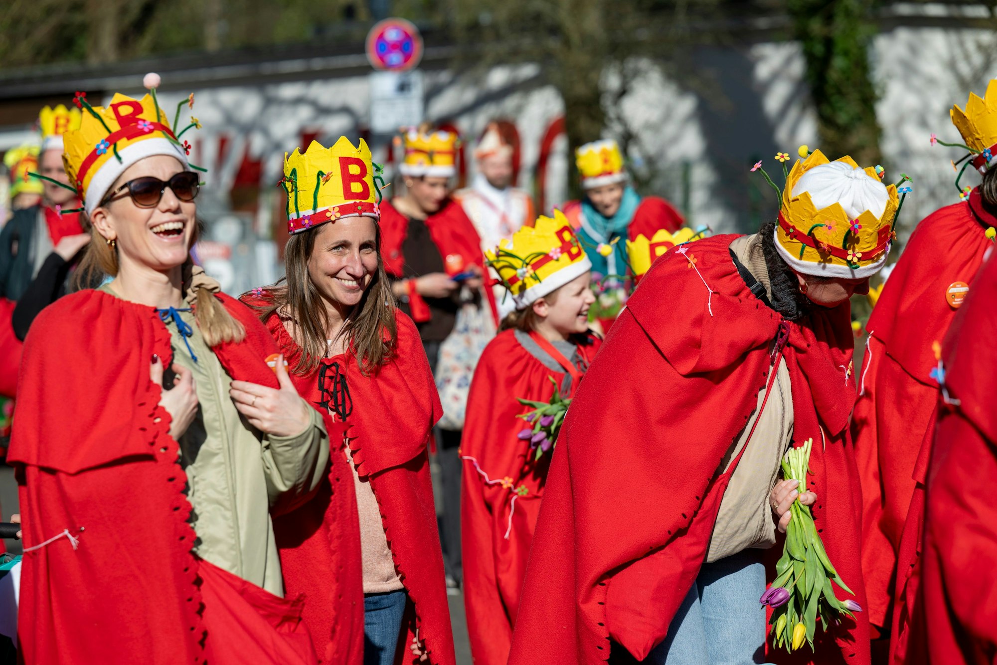 Bei bestem Wetter feierten am Dienstag Tausende den Veedelszoch in Nippes.