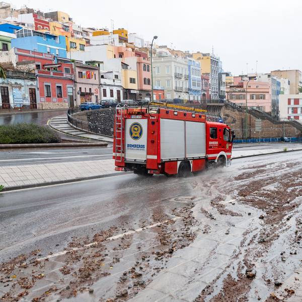 Starke Regenfälle haben auf Gran Canaria zu erheblichen Überschwemmungen und Schäden geführt.