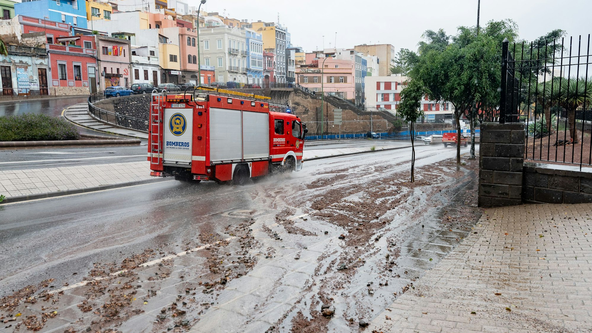Starke Regenfälle haben auf Gran Canaria zu erheblichen Überschwemmungen und Schäden geführt.