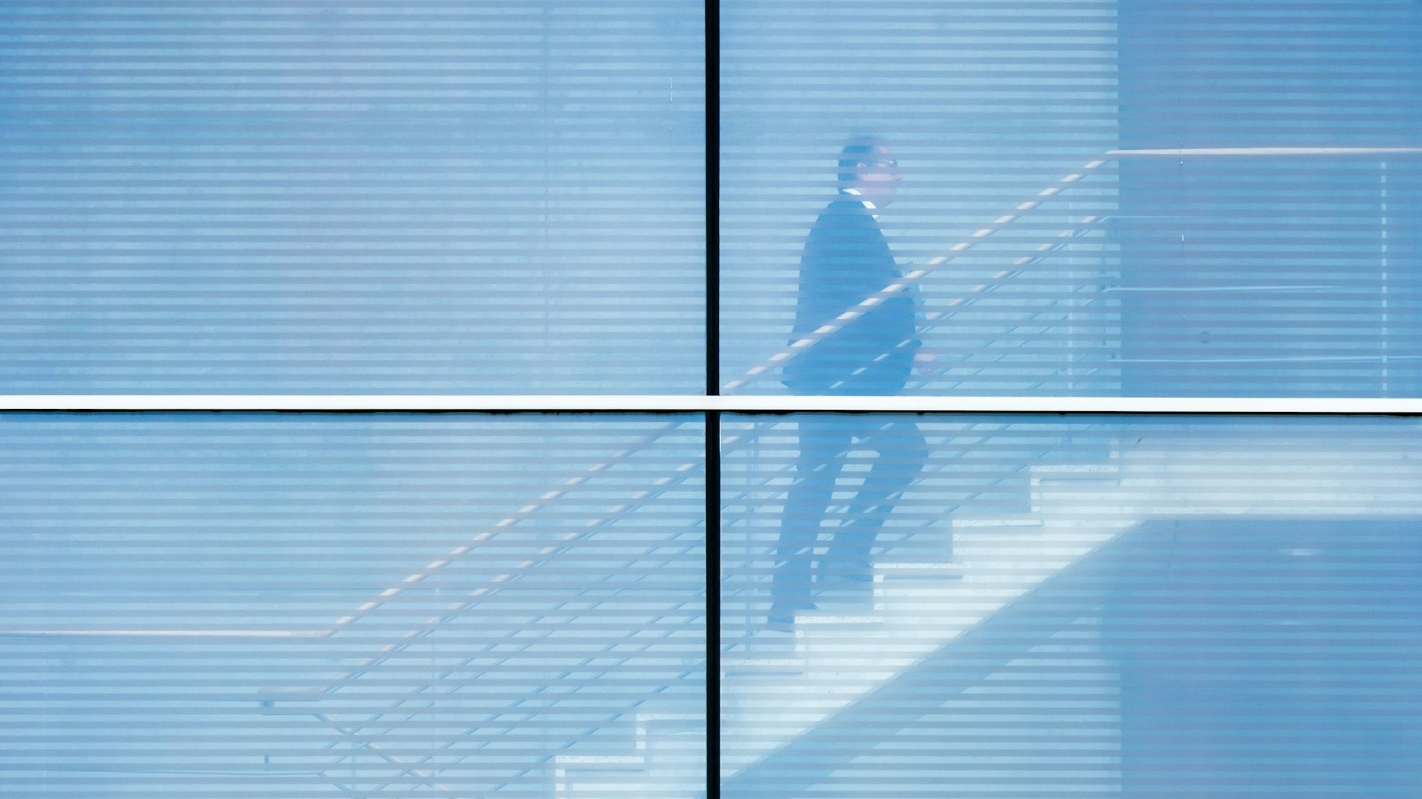 Alexander Dobrindt, CSU-Landesgruppenchef, geht im Jakob Kaiser Haus im Bundestag vor den Sondierungsgesprächen von Union und SPD nach der Bundestagswahl ins Sockwerk der CDU.